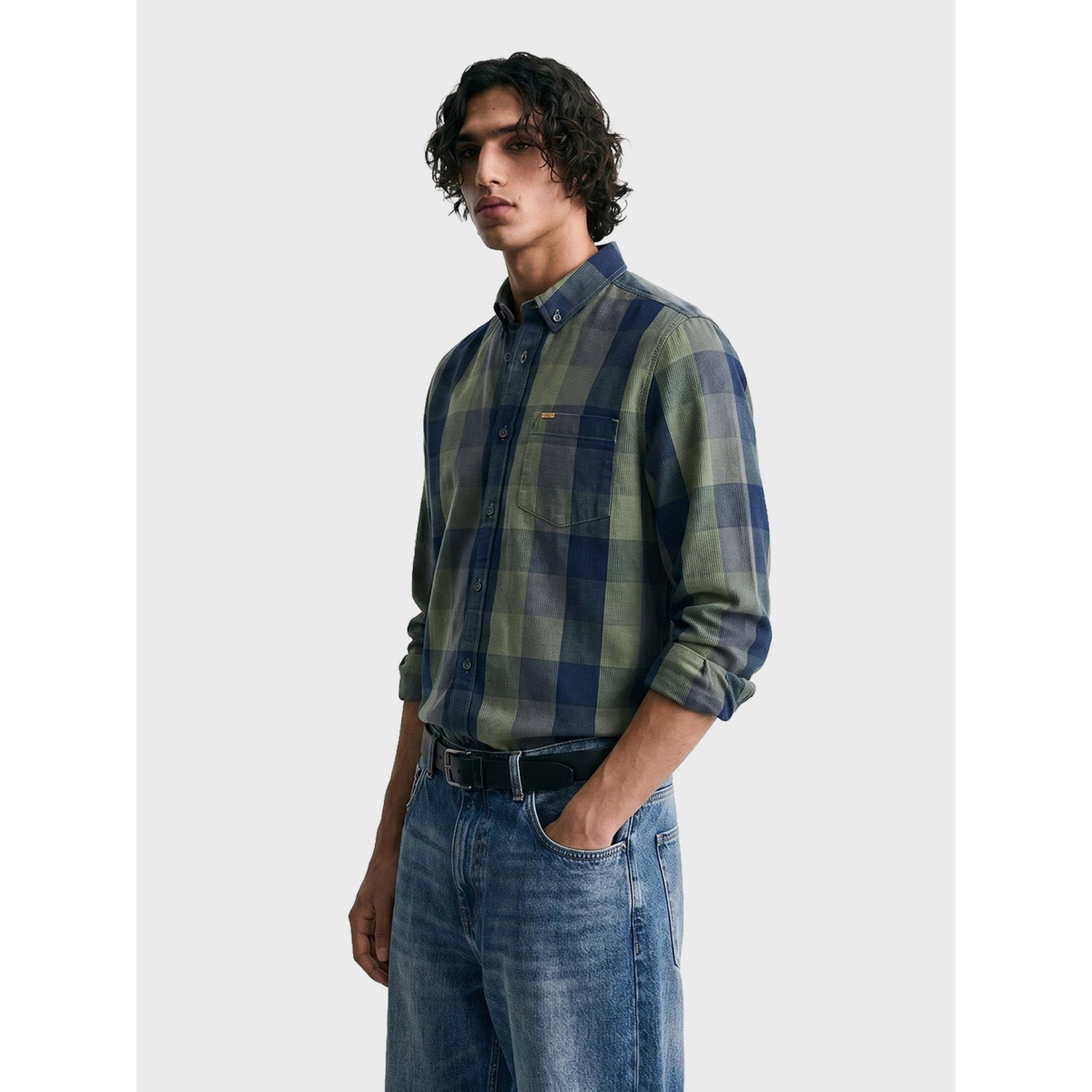 قميص كاجوال بطبعة مربعات بقصة ضيقة وياقة بأزرار للرجال-men-clothing-shirts-image-2
