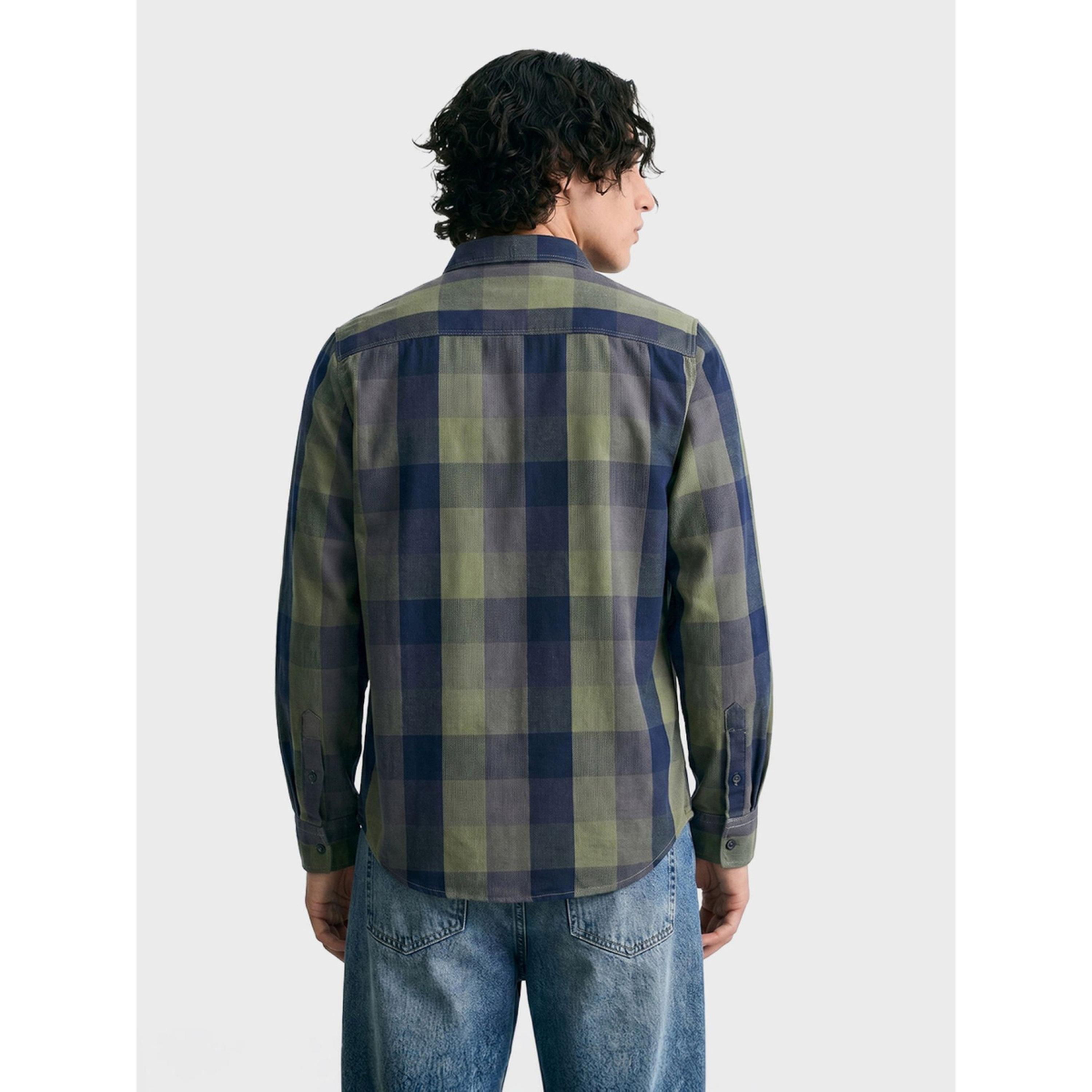 قميص كاجوال بطبعة مربعات بقصة ضيقة وياقة بأزرار للرجال-men-clothing-shirts-image-3