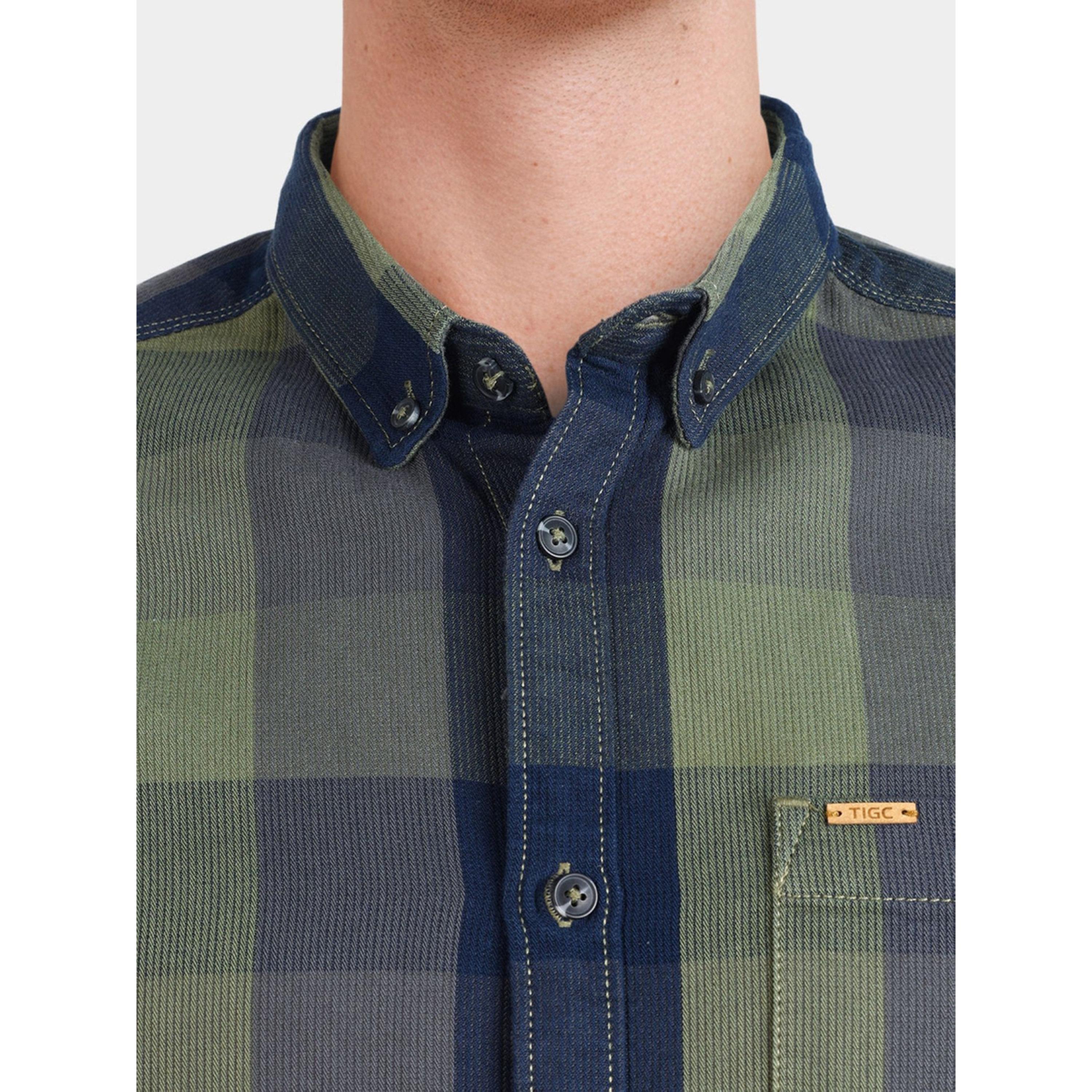 قميص كاجوال بطبعة مربعات بقصة ضيقة وياقة بأزرار للرجال-men-clothing-shirts-image-6