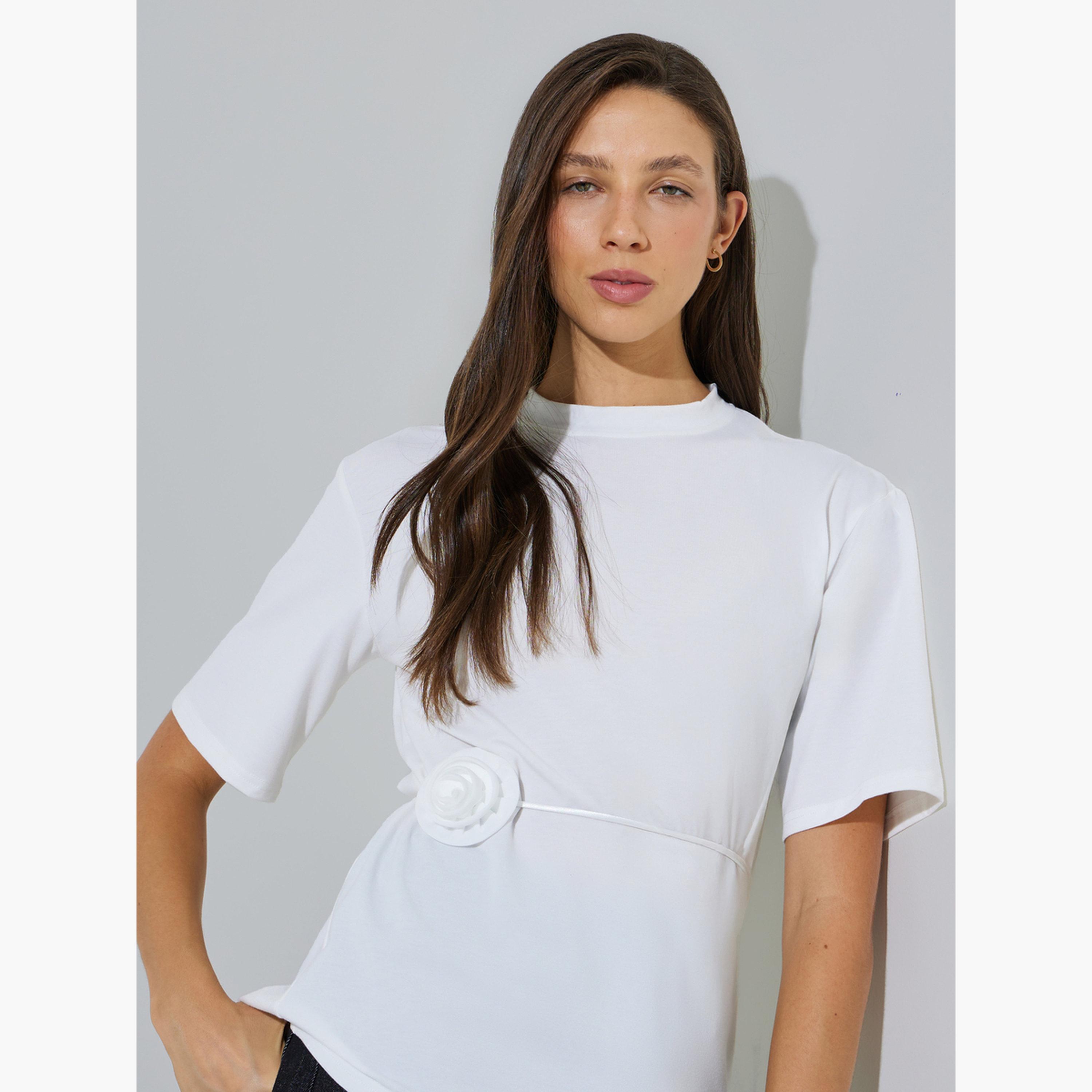 تيشيرت بقصة عادية برباط خصر وتفاصيل زهرة-women-clothing-tshirts-image-3