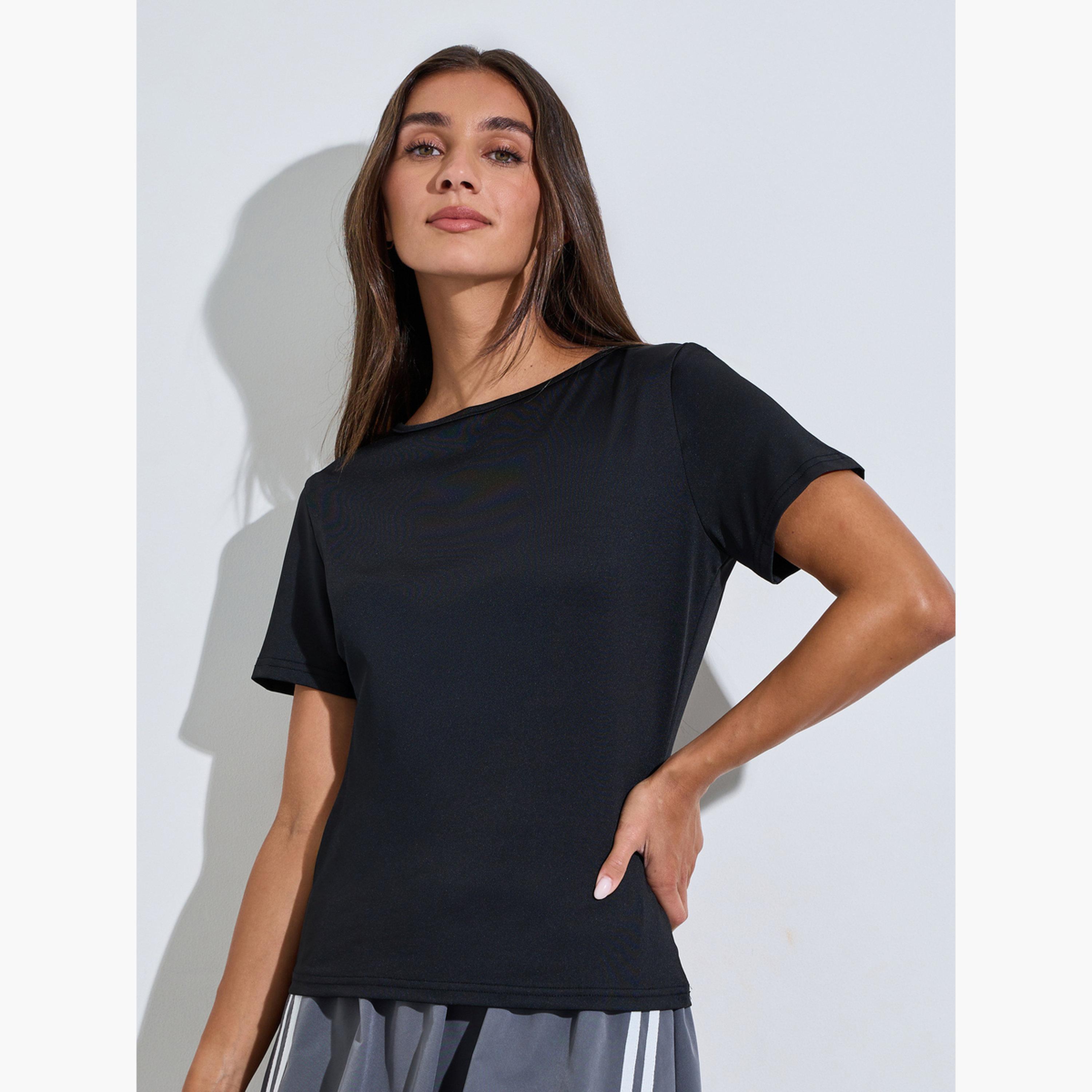تيشيرت بأكمام قصيرة وقصة ضيقة بلون سادة لون أسود-women-clothing-tshirts-image-1