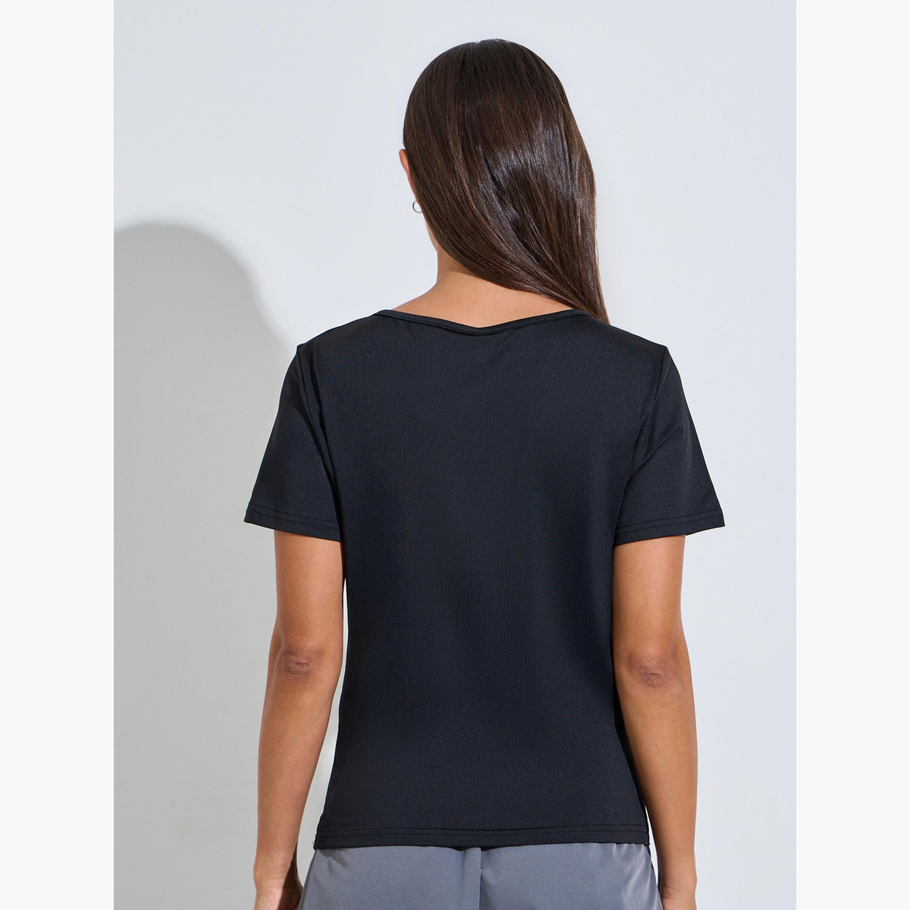 تيشيرت بأكمام قصيرة وقصة ضيقة بلون سادة لون أسود-women-clothing-tshirts-image-4