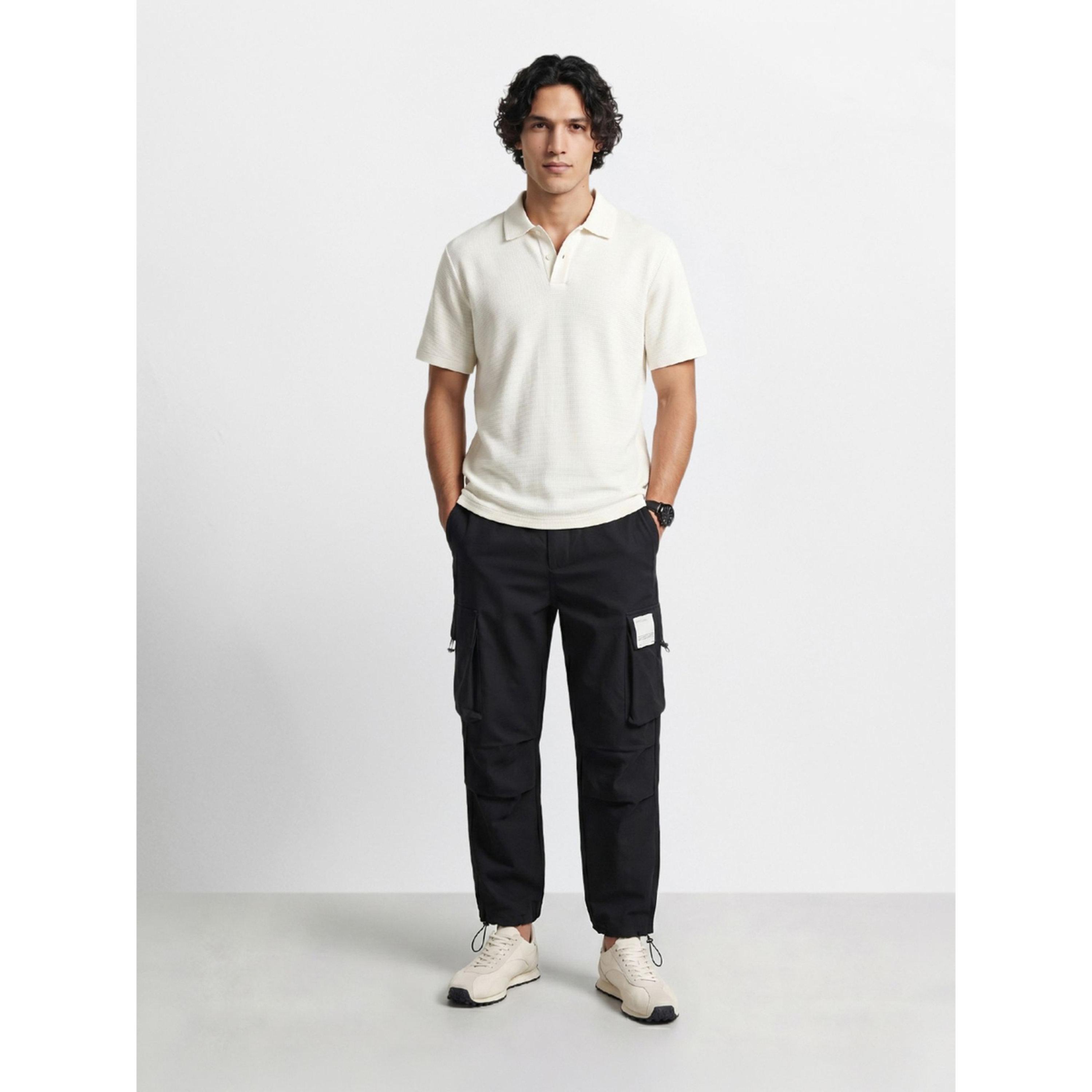 بنطال كارجو سادة بقصة واسعة جداً-men-clothing-joggers-image-2