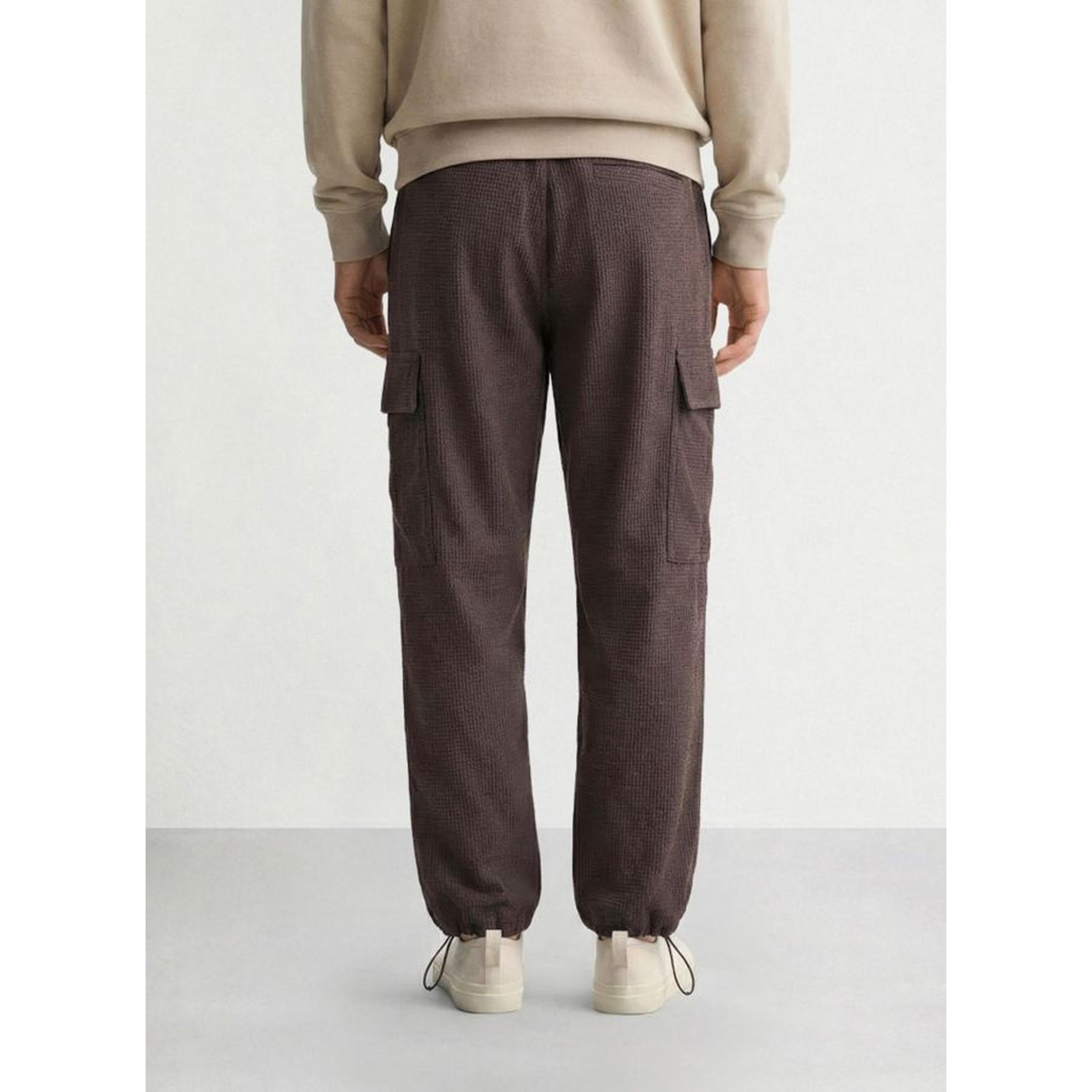 جوغر كارجو بتفاصيل بارزة الملمس وقصة واسعة جداً-men-clothing-joggers-image-3