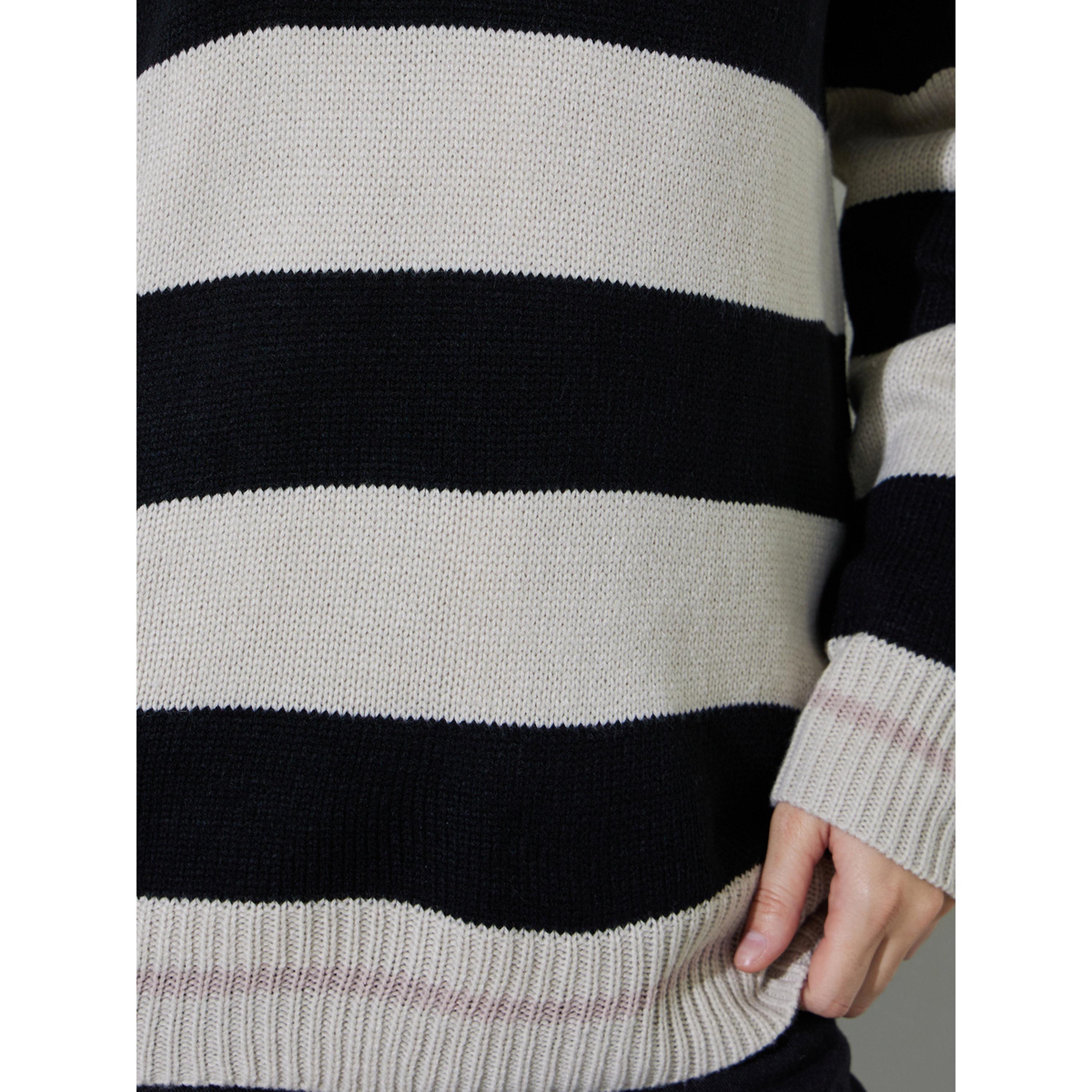 سويتر محبوك كلاسيكي ومخطط-women-winterwear-cardigansandjumpers-jumpers-image-4