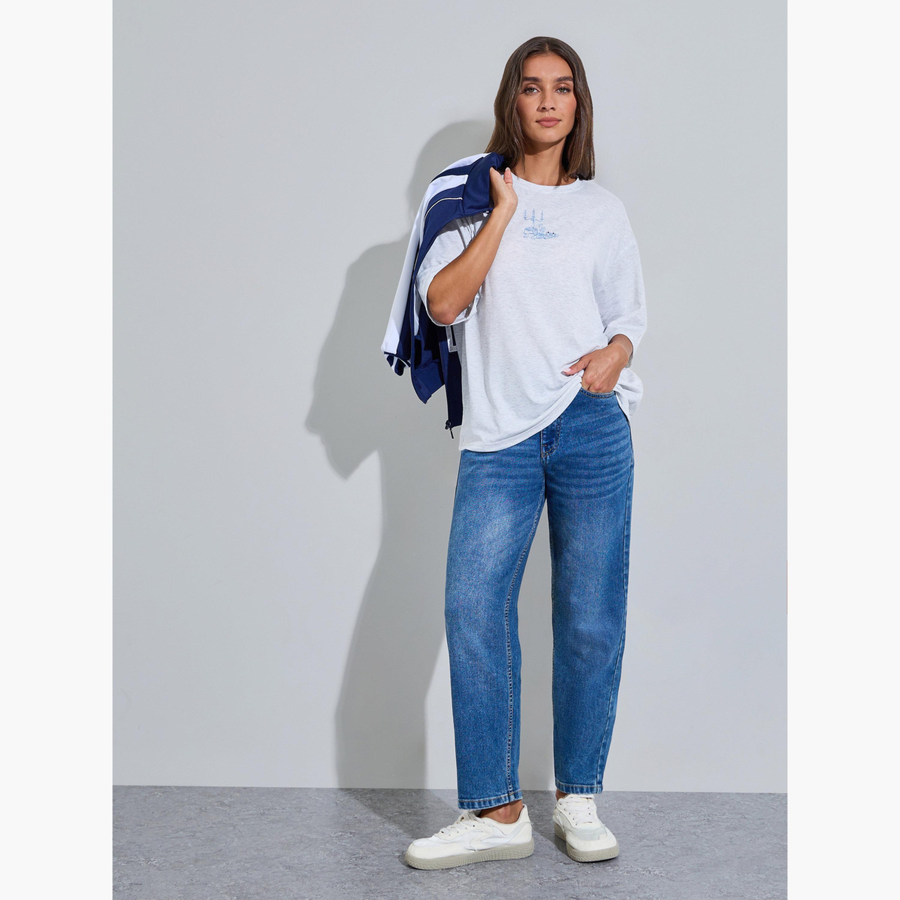 تيشيرت واسع بأكمام قصيرة وطبعة جرافيك لون رمادي-women-clothing-tshirts-image-2