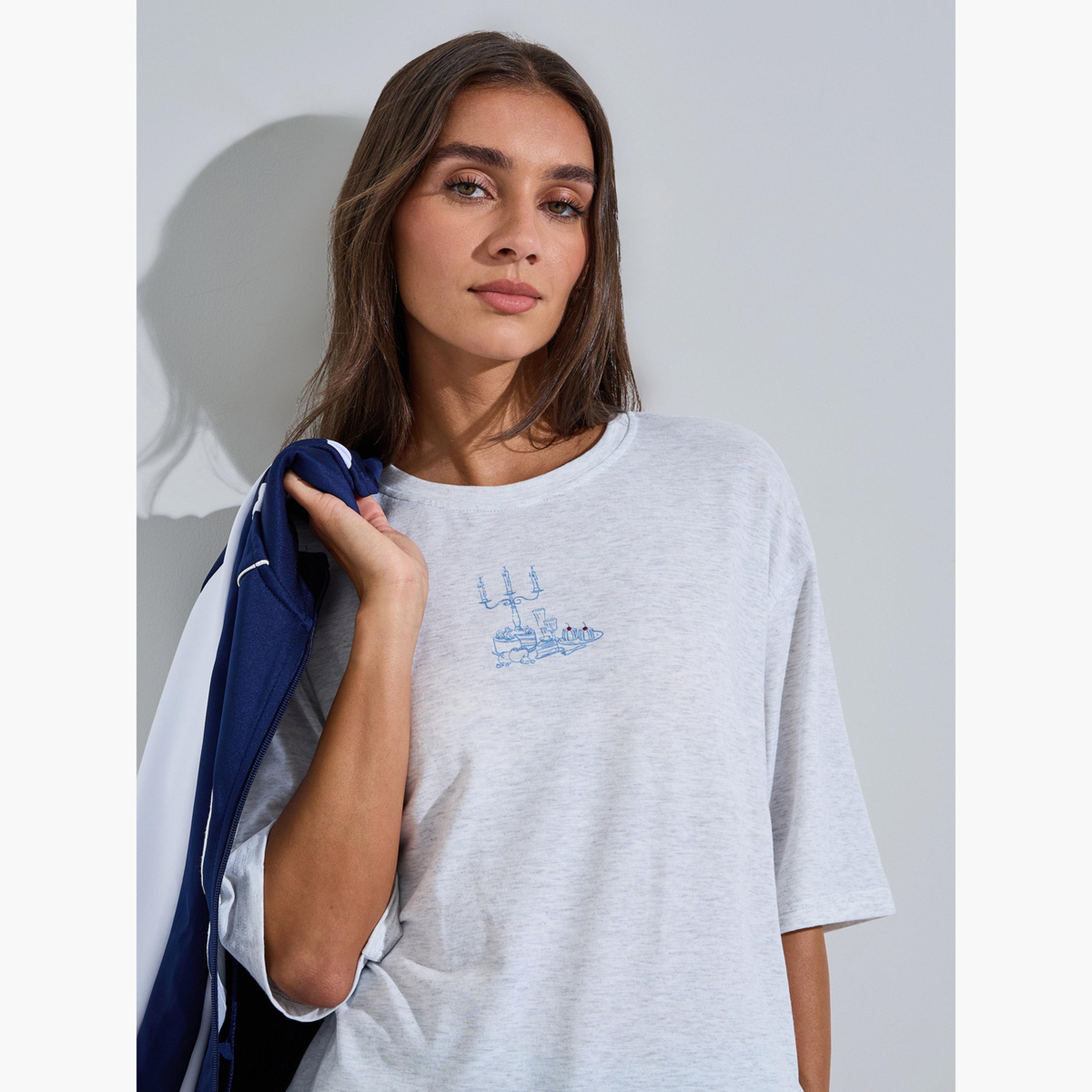 تيشيرت واسع بأكمام قصيرة وطبعة جرافيك لون رمادي-women-clothing-tshirts-image-3