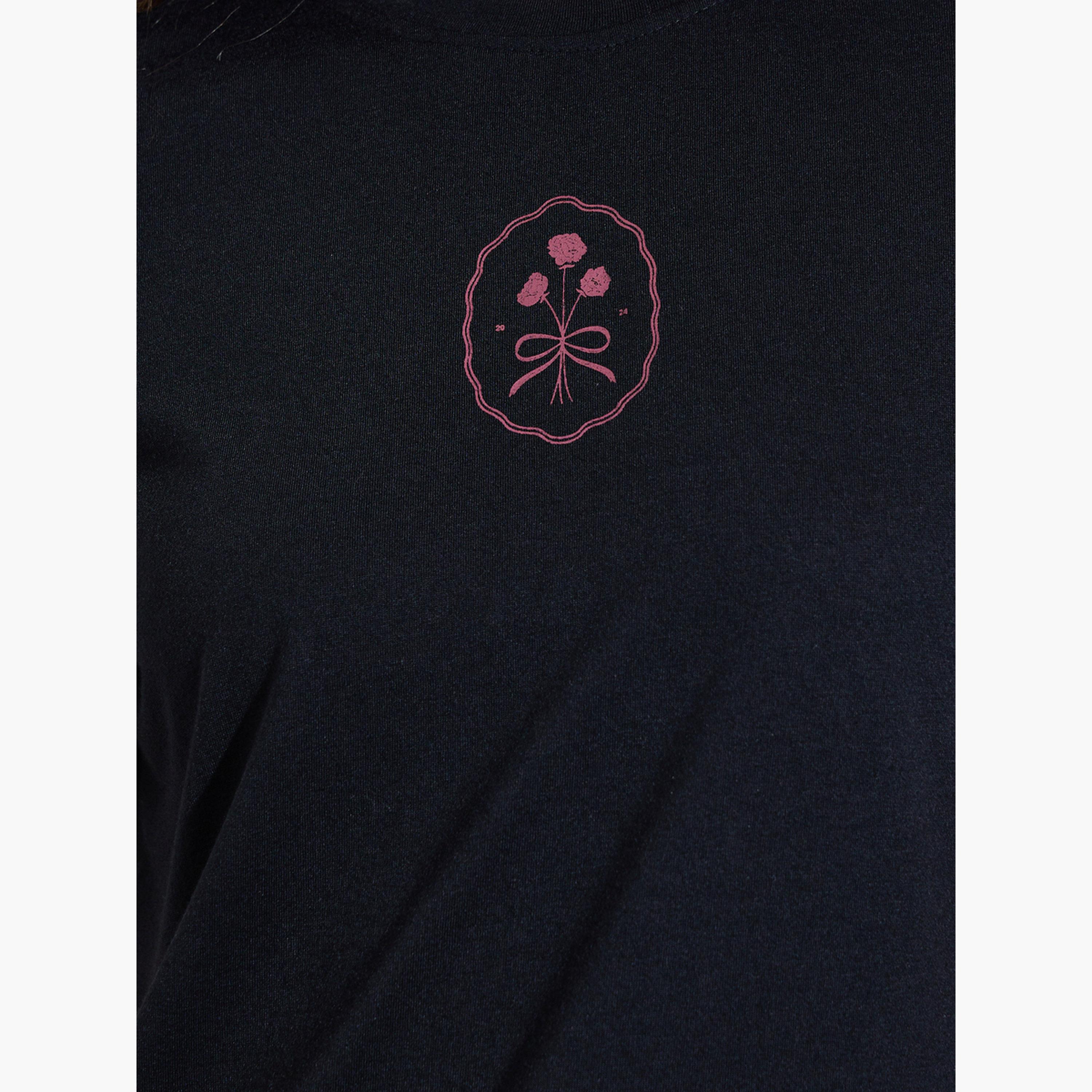 تيشيرت بقصة مستقيمة وأكمام قصيرة وطبعة جرافيك لون أسود-women-clothing-tshirts-image-5