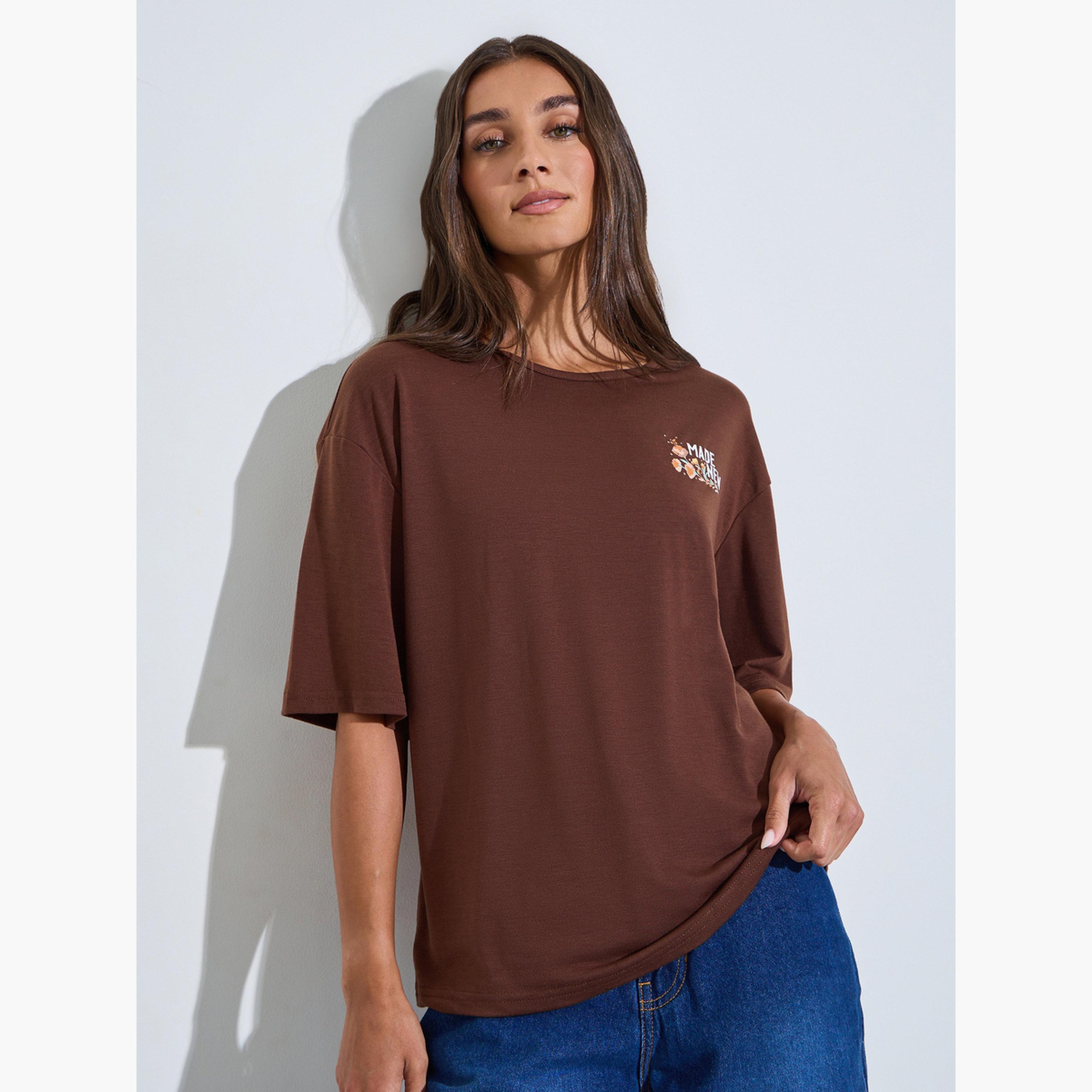 تيشيرت واسع بأكمام قصيرة وطبعة جرافيك لون بني-women-clothing-tshirts-image-1