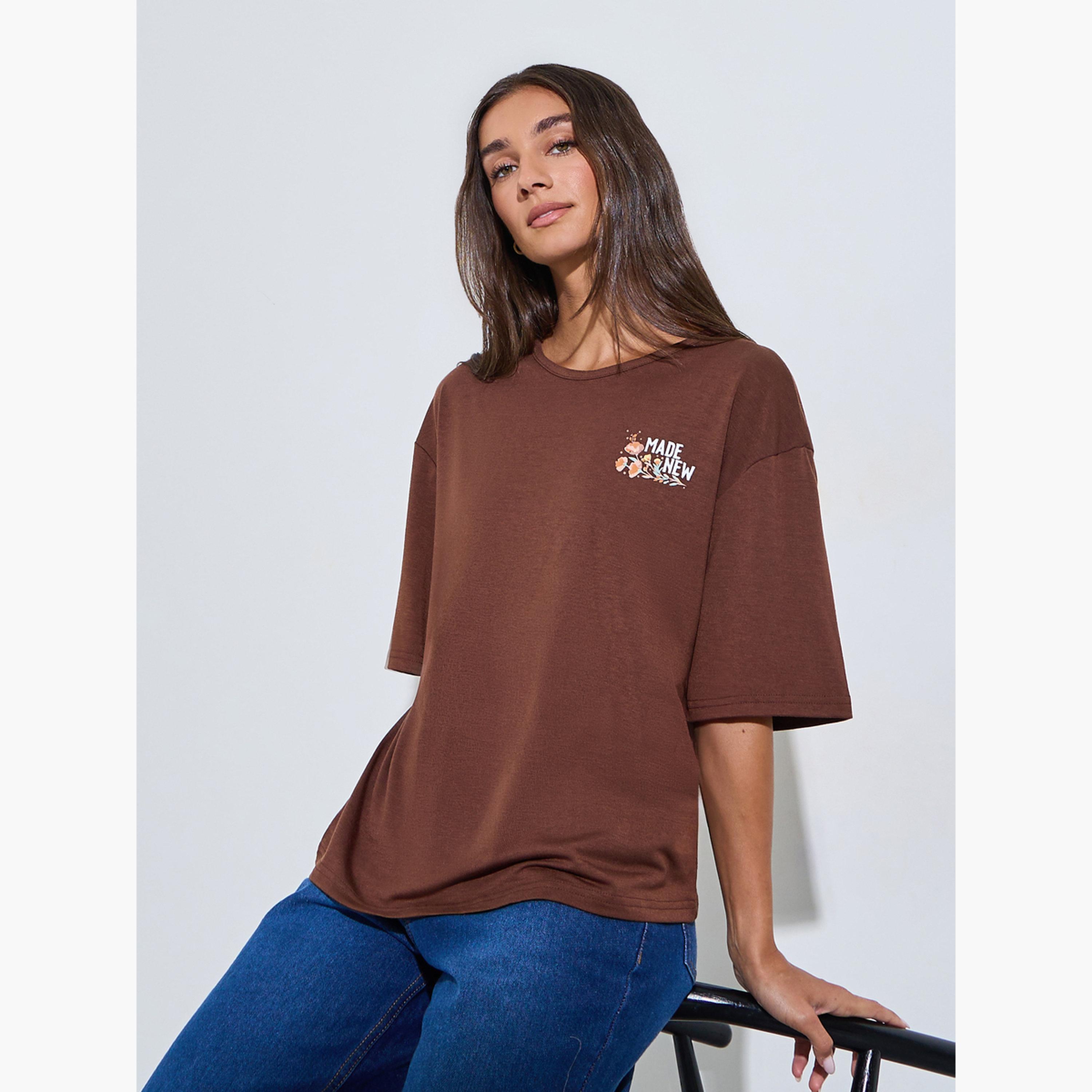 تيشيرت واسع بأكمام قصيرة وطبعة جرافيك لون بني-women-clothing-tshirts-image-3