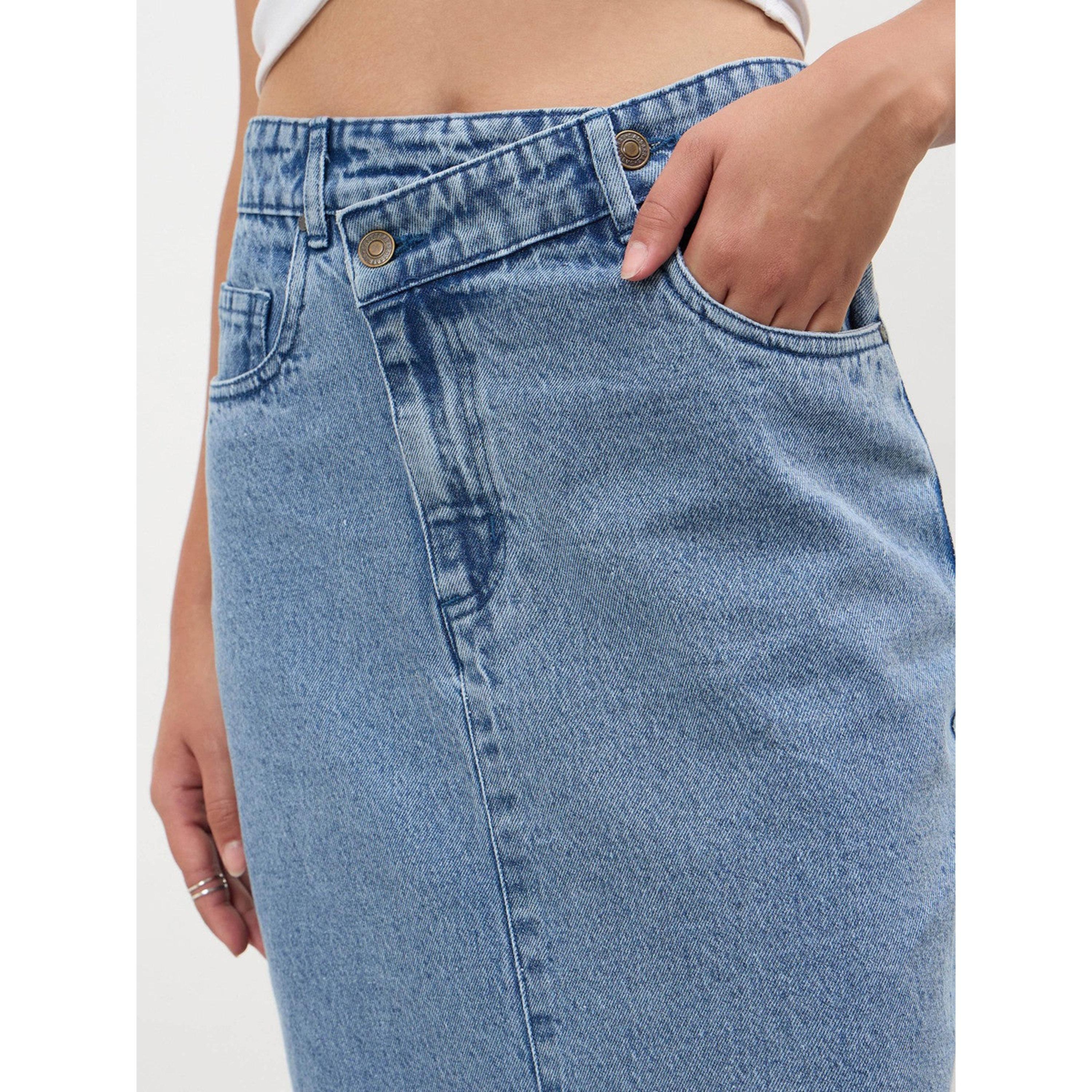 تنورة دنيم طويلة بفتحة أمامية وخصر غير متماثل لون أزرق-women-clothing-skirts-image-4