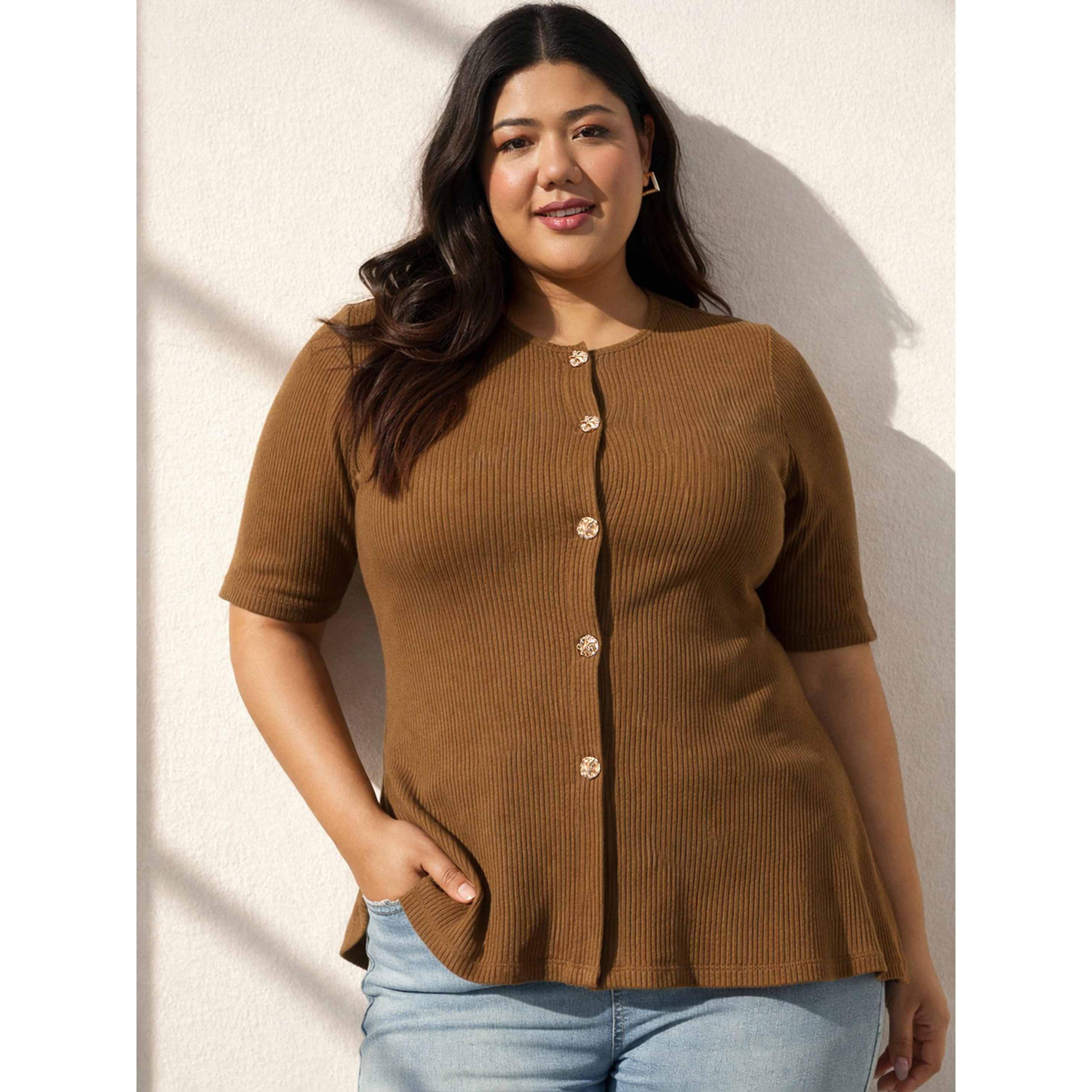 بلوزة بيبلوم بمقاس كبير بنية مضلعة بأزرار-women-clothing-plussize-shirtsandblouses-blouses-image-1