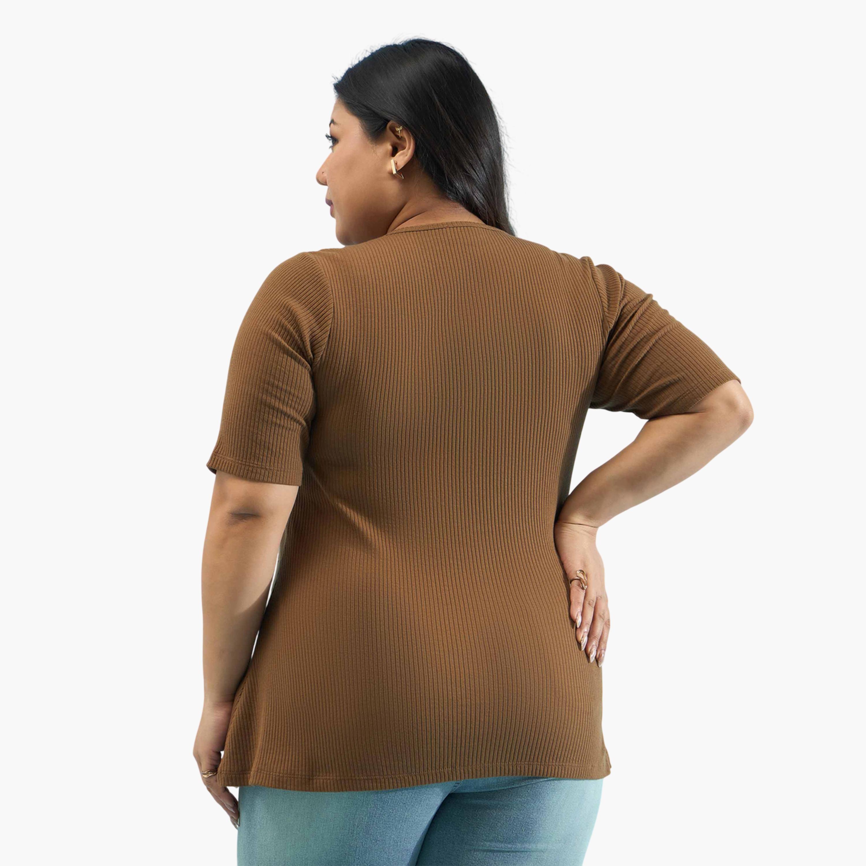 بلوزة بيبلوم بمقاس كبير بنية مضلعة بأزرار-women-clothing-plussize-shirtsandblouses-blouses-image-5