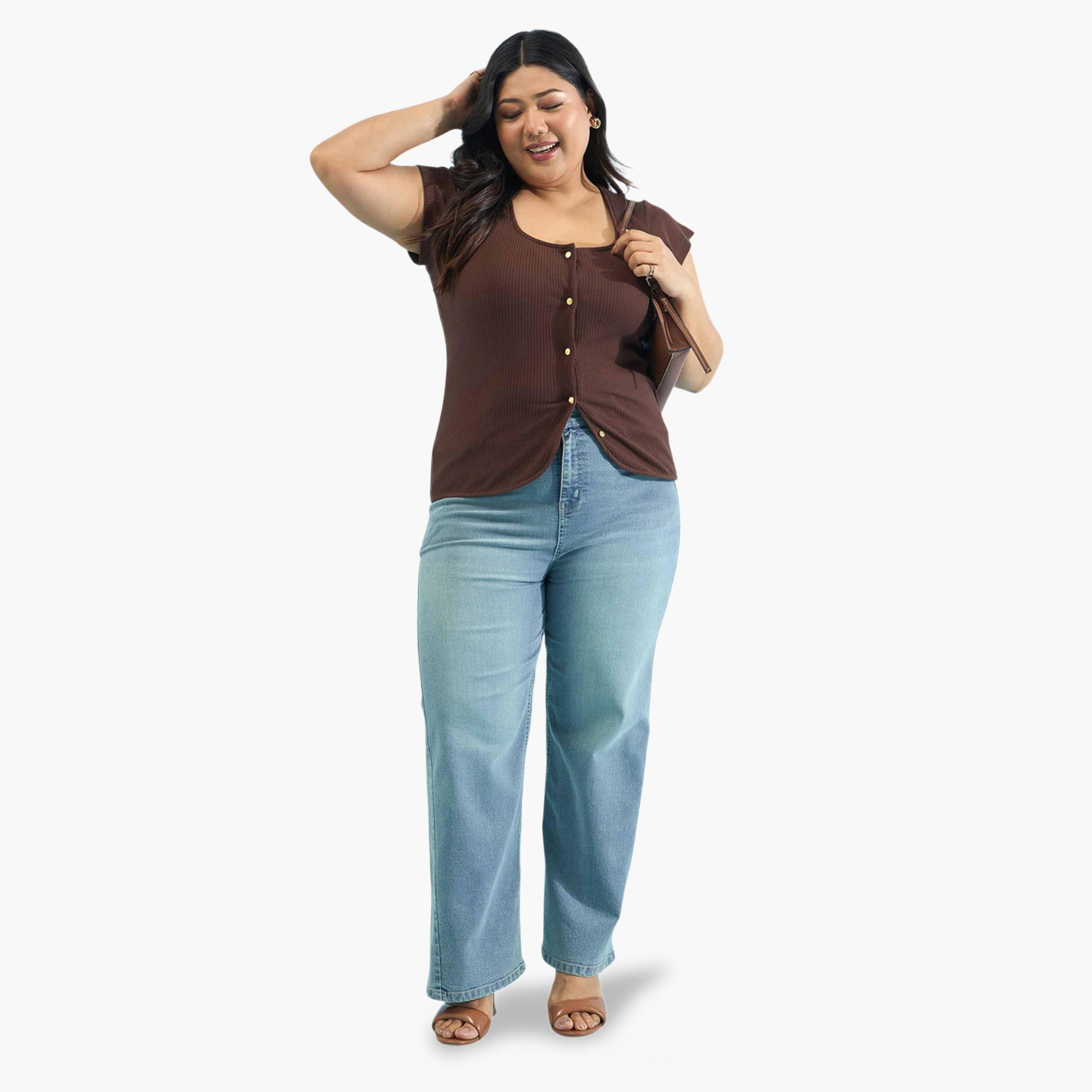 بلوزة بمقاس كبير بنية مضلعة بأزرار وياقة دائرية-women-clothing-plussize-shirtsandblouses-blouses-image-2