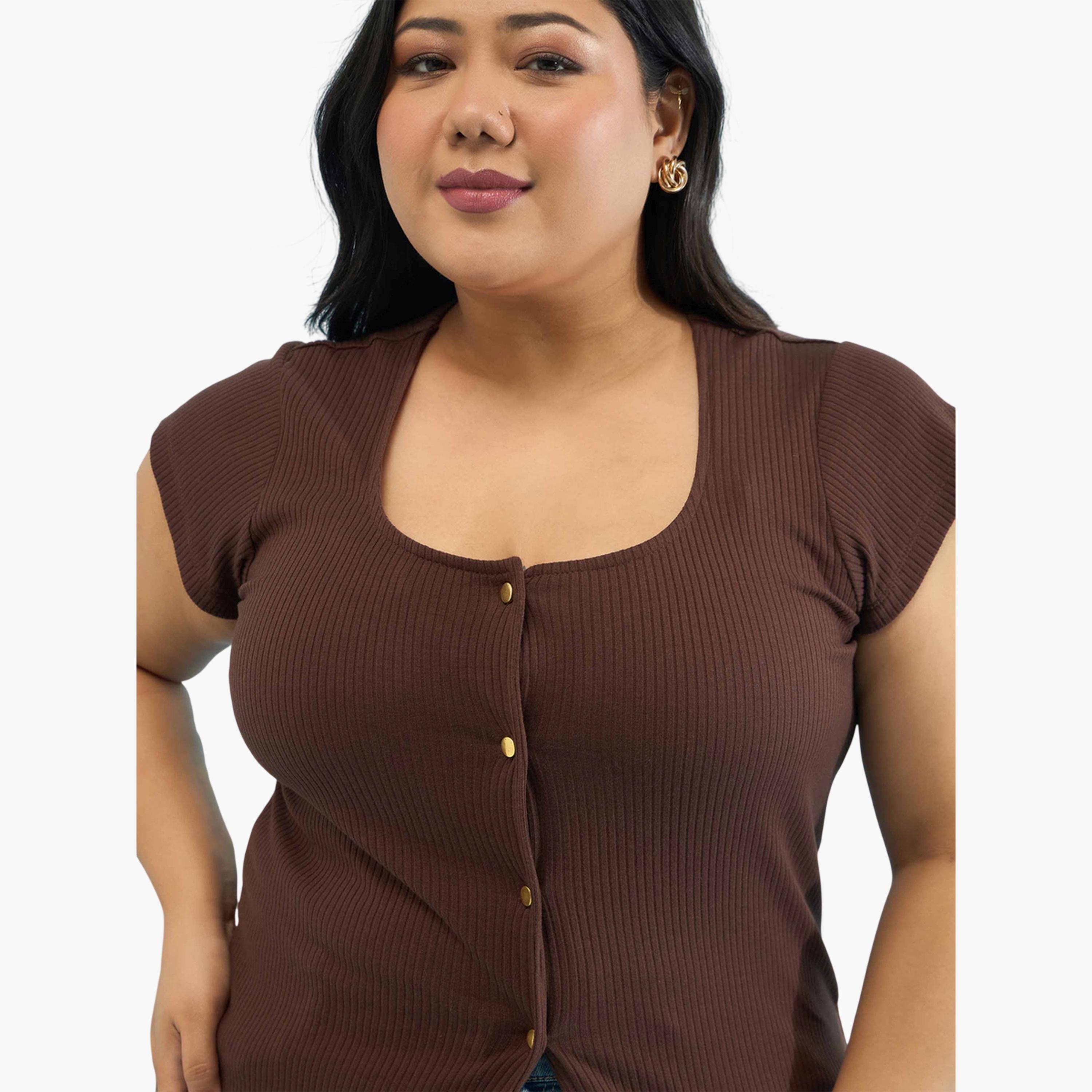بلوزة بمقاس كبير بنية مضلعة بأزرار وياقة دائرية-women-clothing-plussize-shirtsandblouses-blouses-image-6