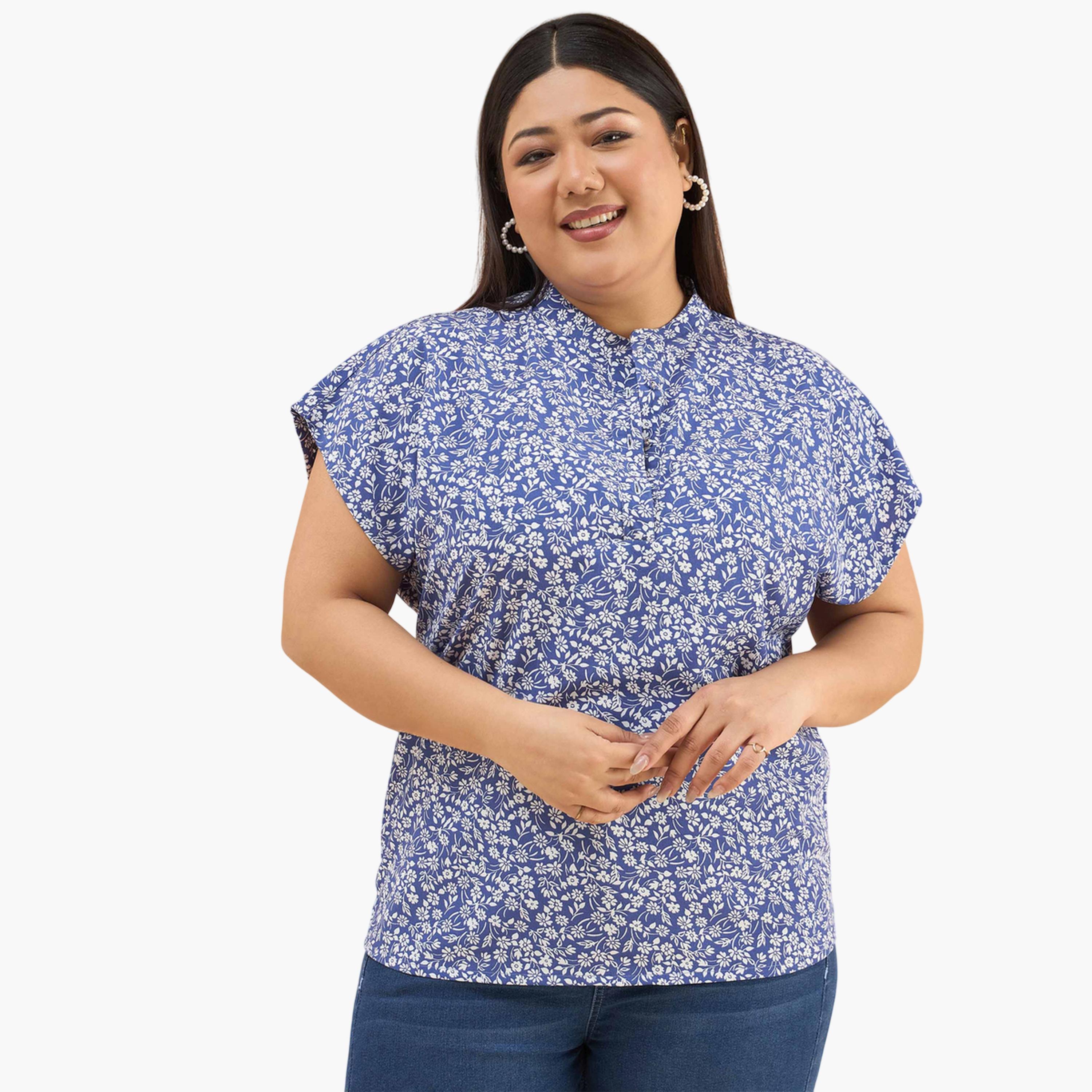 بلوزة بمقاس كبير أزرق بطبعة زهور صغيرة وياقة صينية بقصة مستقيمة-women-clothing-plussize-shirtsandblouses-blouses-image-1
