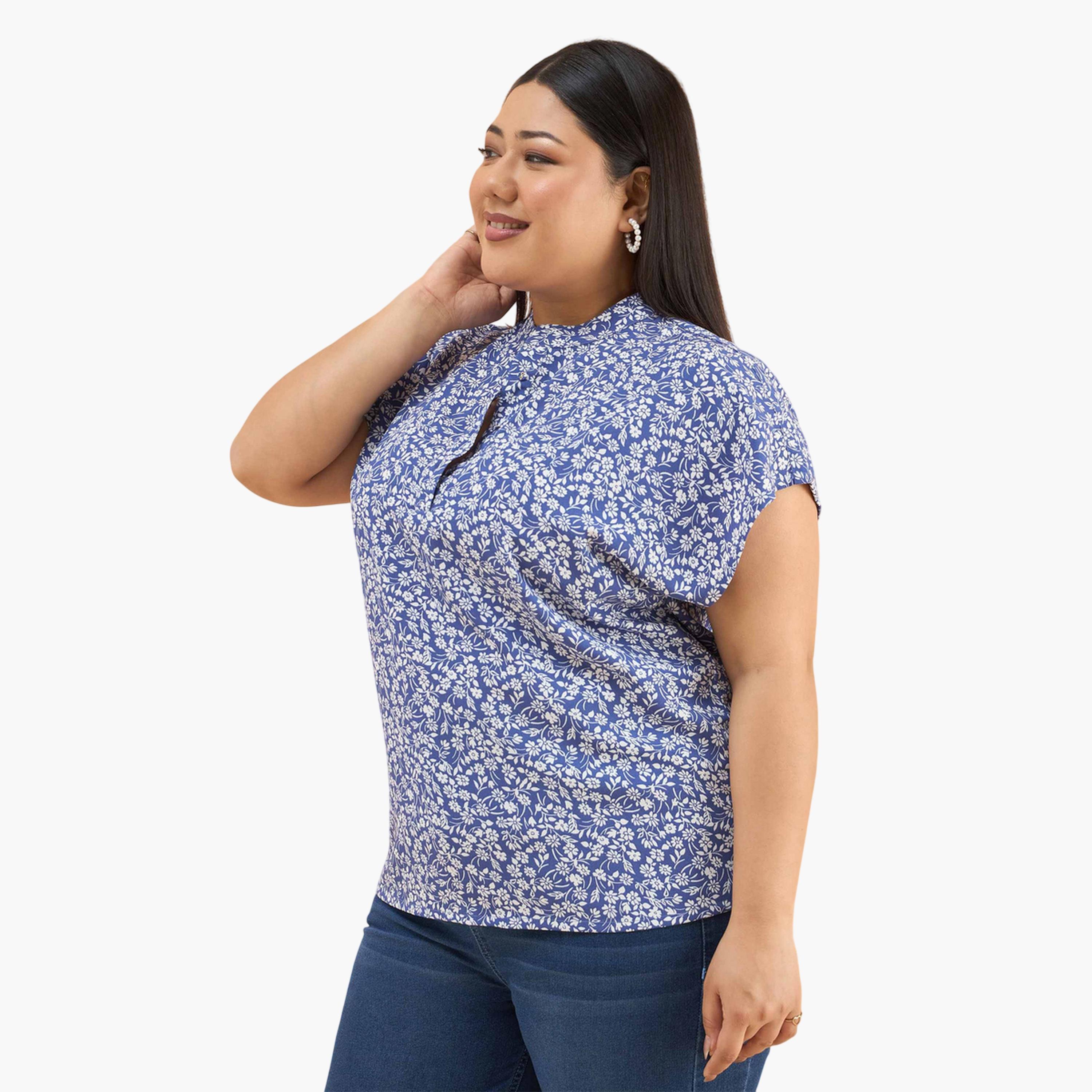 بلوزة بمقاس كبير أزرق بطبعة زهور صغيرة وياقة صينية بقصة مستقيمة-women-clothing-plussize-shirtsandblouses-blouses-image-3