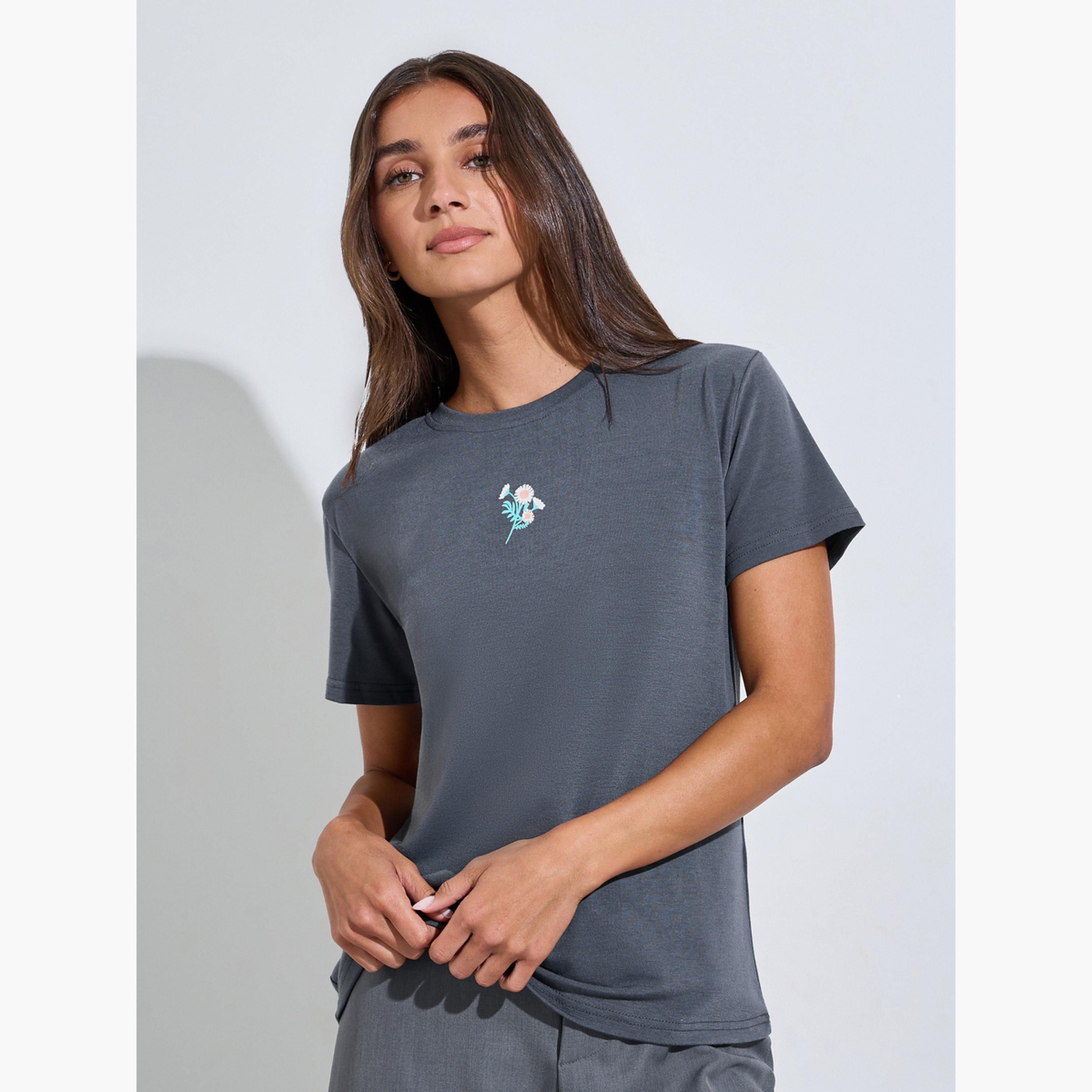 تيشيرت بقصة مستقيمة وأكمام قصيرة وطبعة جرافيك لون رمادي-women-clothing-tshirts-image-1