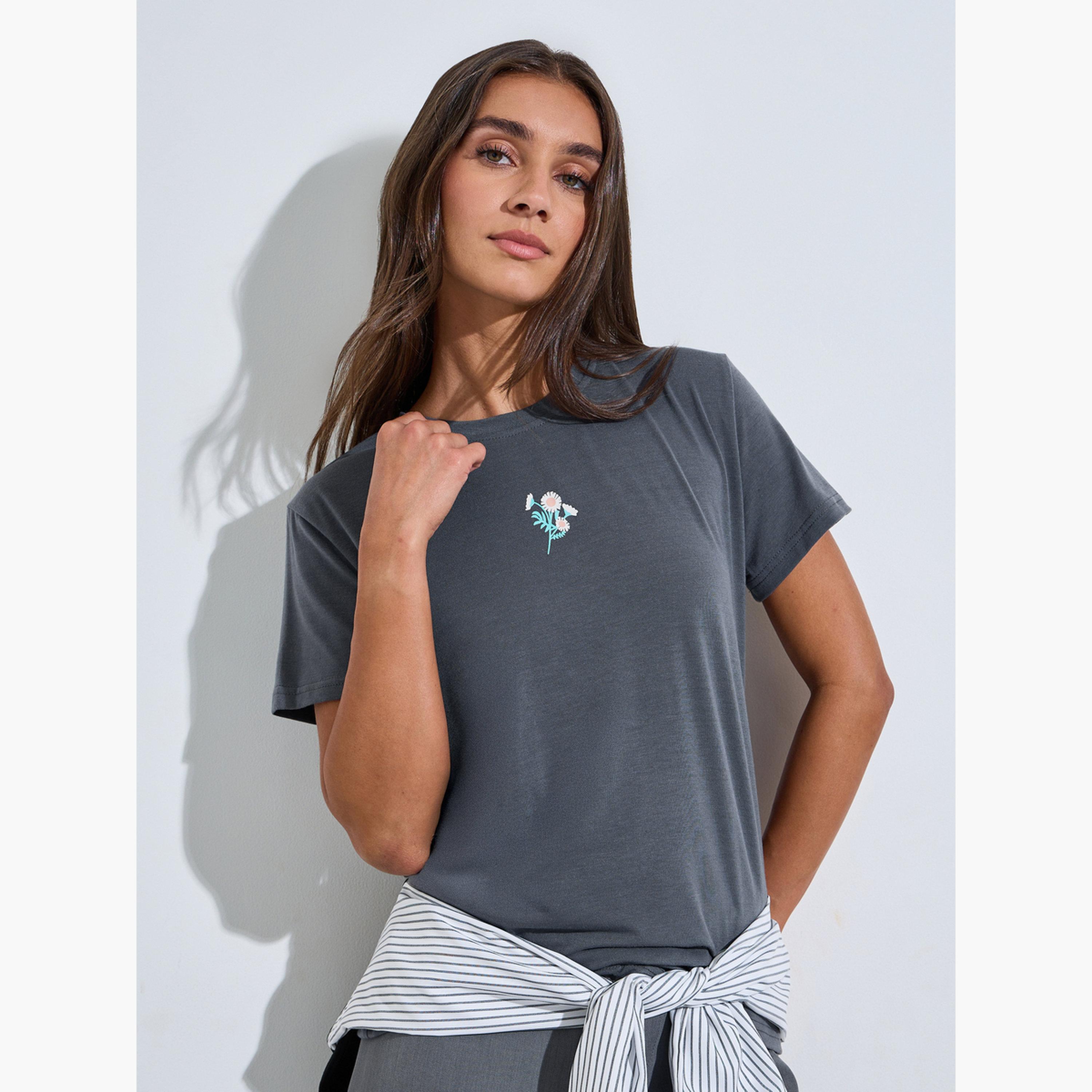 تيشيرت بقصة مستقيمة وأكمام قصيرة وطبعة جرافيك لون رمادي-women-clothing-tshirts-image-3