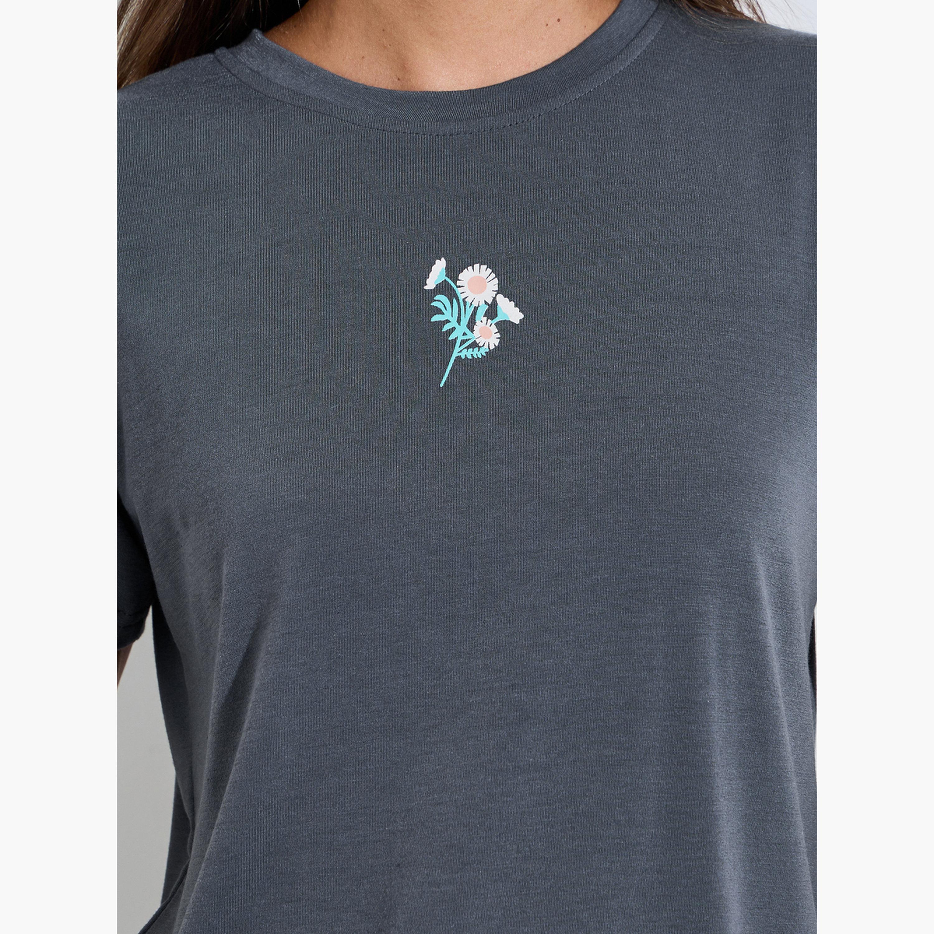 تيشيرت بقصة مستقيمة وأكمام قصيرة وطبعة جرافيك لون رمادي-women-clothing-tshirts-image-5