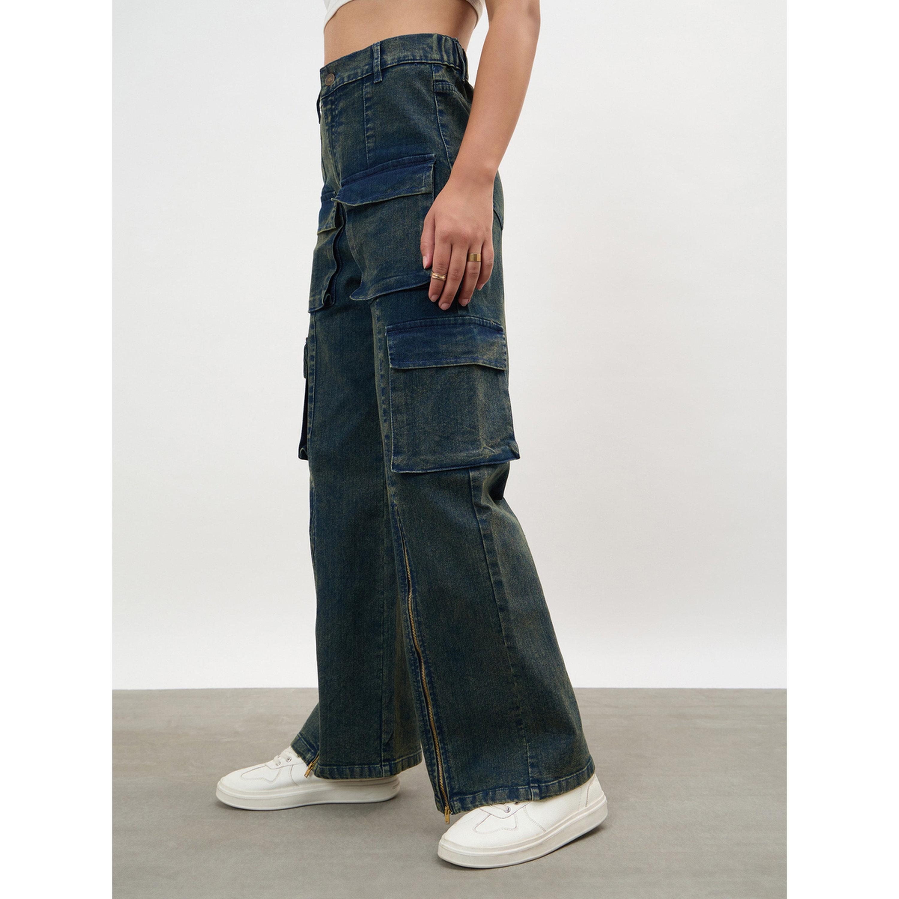 جينز كارجو بقصة مستقيمة وسحاب عند الحافة ومغسول حمضياً باللون الكحلي-women-clothing-jeans-image-3