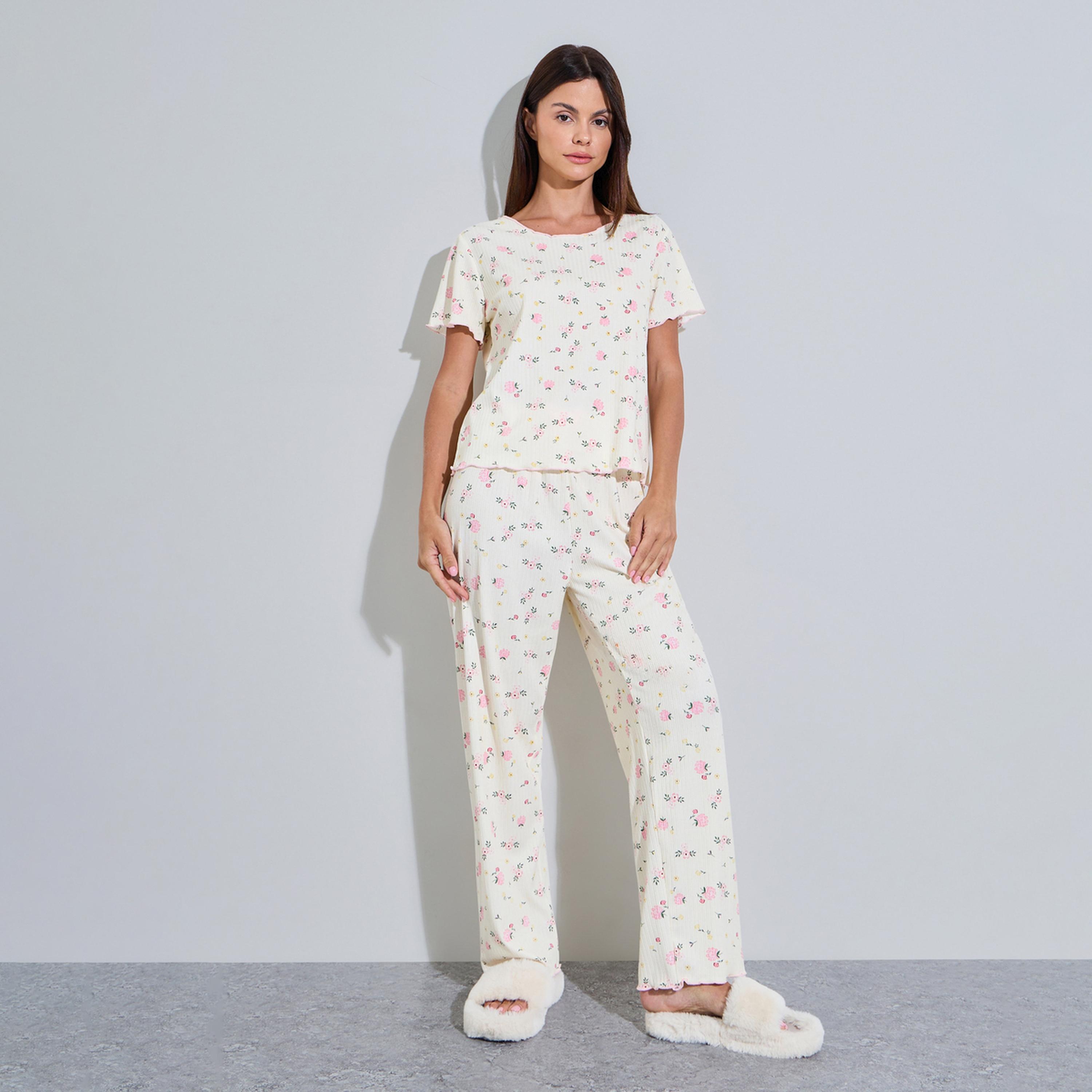 ستايلي - طقم بيجاما وبلوزة بلون كريمي بنقشة زهور-women-clothing-nightwear-pyjamas-longsets-image-1