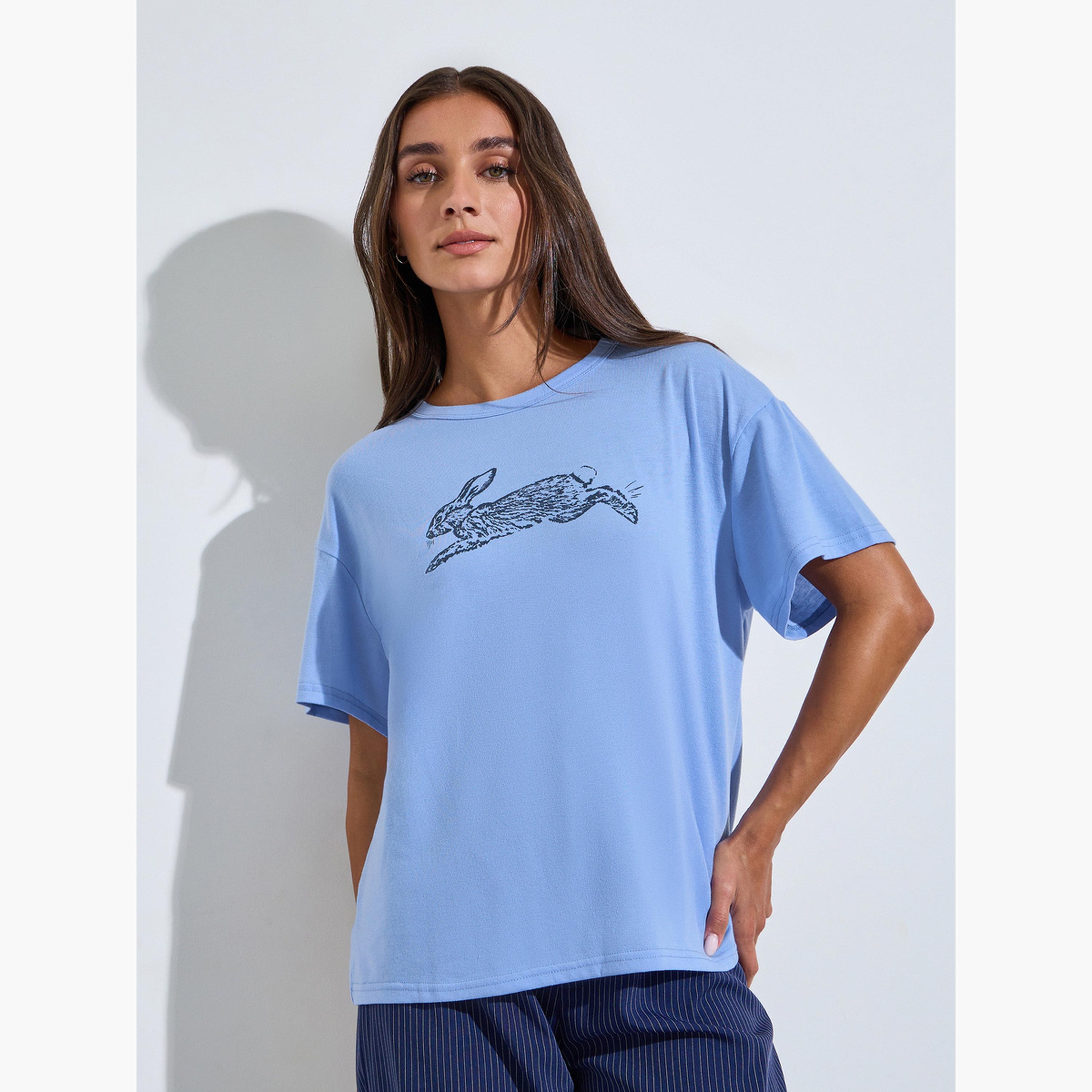 تيشيرت واسع بأكمام قصيرة وطبعة جرافيك أرنب لون أزرق-women-clothing-tshirts-image-1