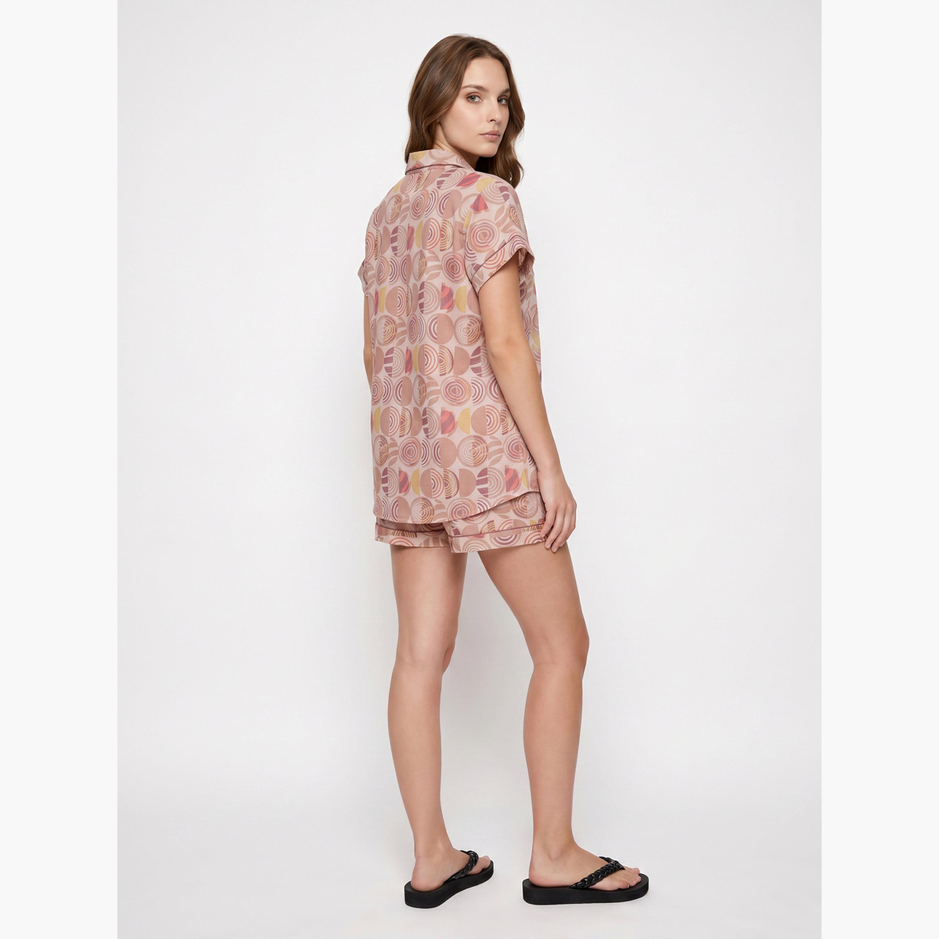 مجموعة من شورت وقميص بطبعات هندسية-women-clothing-nightwear-pyjamas-shortsets-image-4