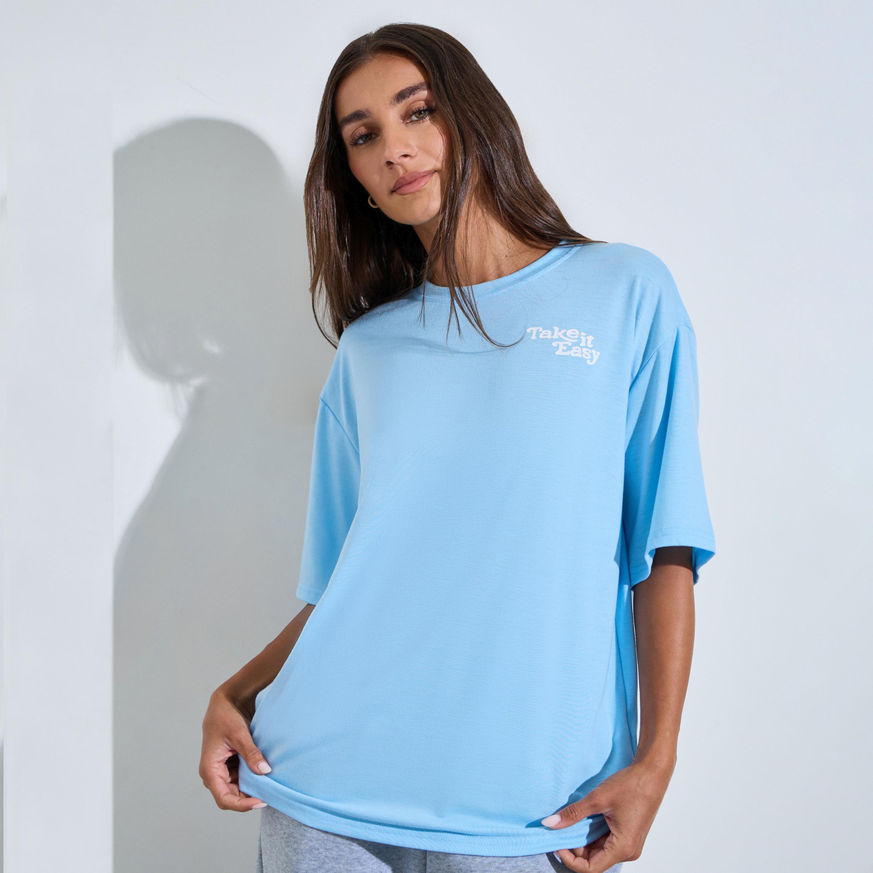 تيشيرت واسع بأكمام قصيرة وطبعة شعار لون أزرق-women-clothing-tshirts-image-1