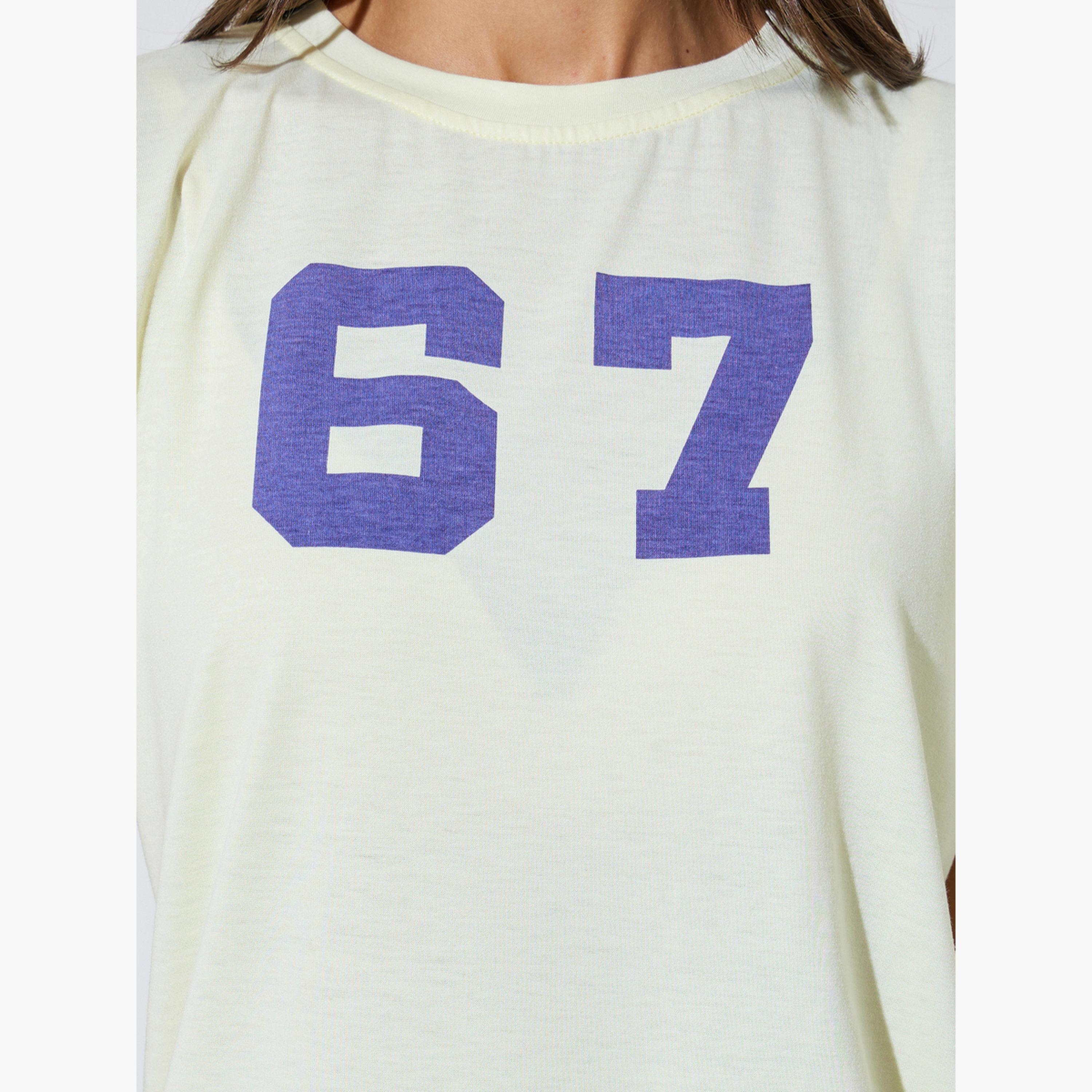 تيشيرت بقصة مستقيمة وأكمام قصيرة وطبعة جرافيك لون أصفر-women-clothing-tshirts-image-5