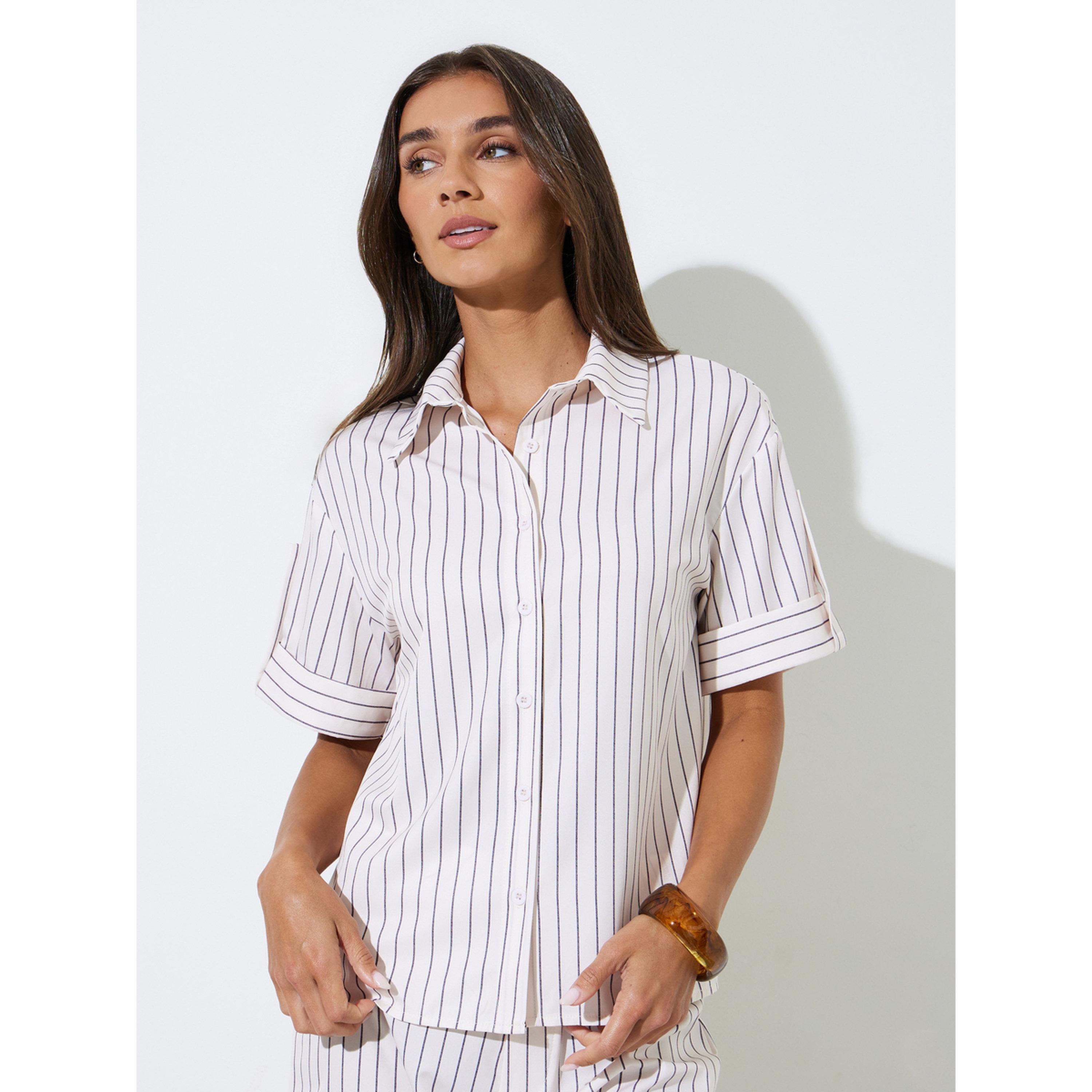 طقم منسق من بنطال وقميص مخطط-women-clothing-coordsets-image-2
