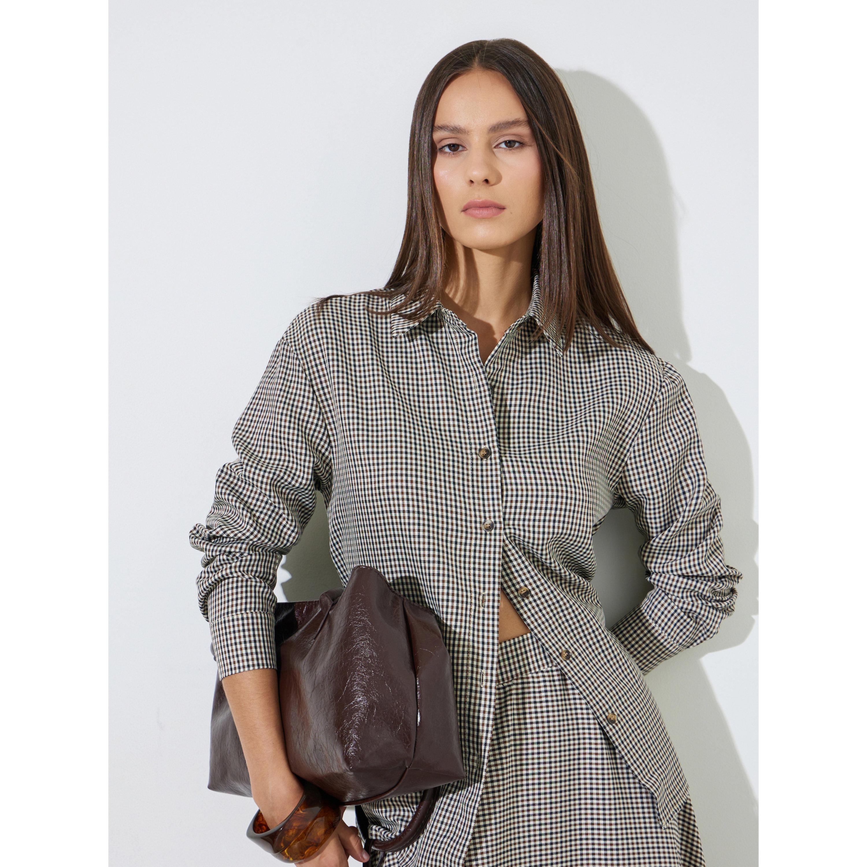 ستايلي - قميص بني قصير بنقشة مربعات وأكمام طويلة وقصة عادية-women-clothing-shirtsandblouses-shirts-image-4