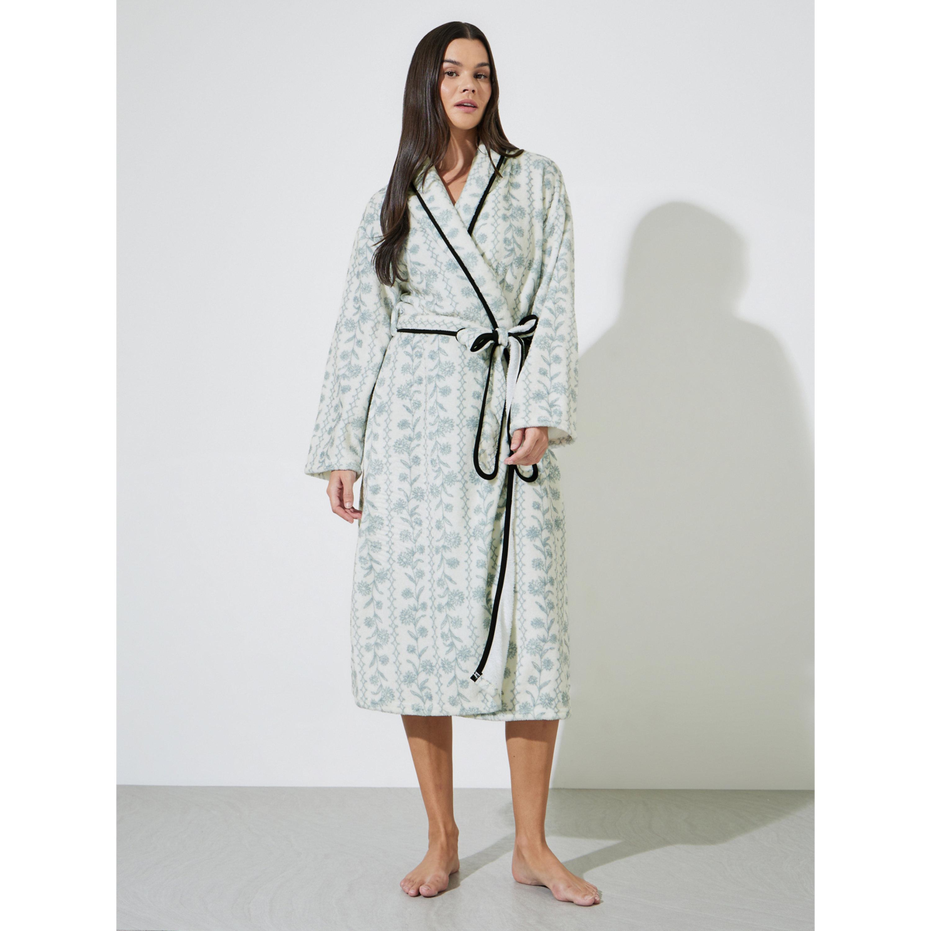 Styli Cream Fleece Sketchy Floral Piped Edge Robe-women-clothing-nightwear-robes-image-2