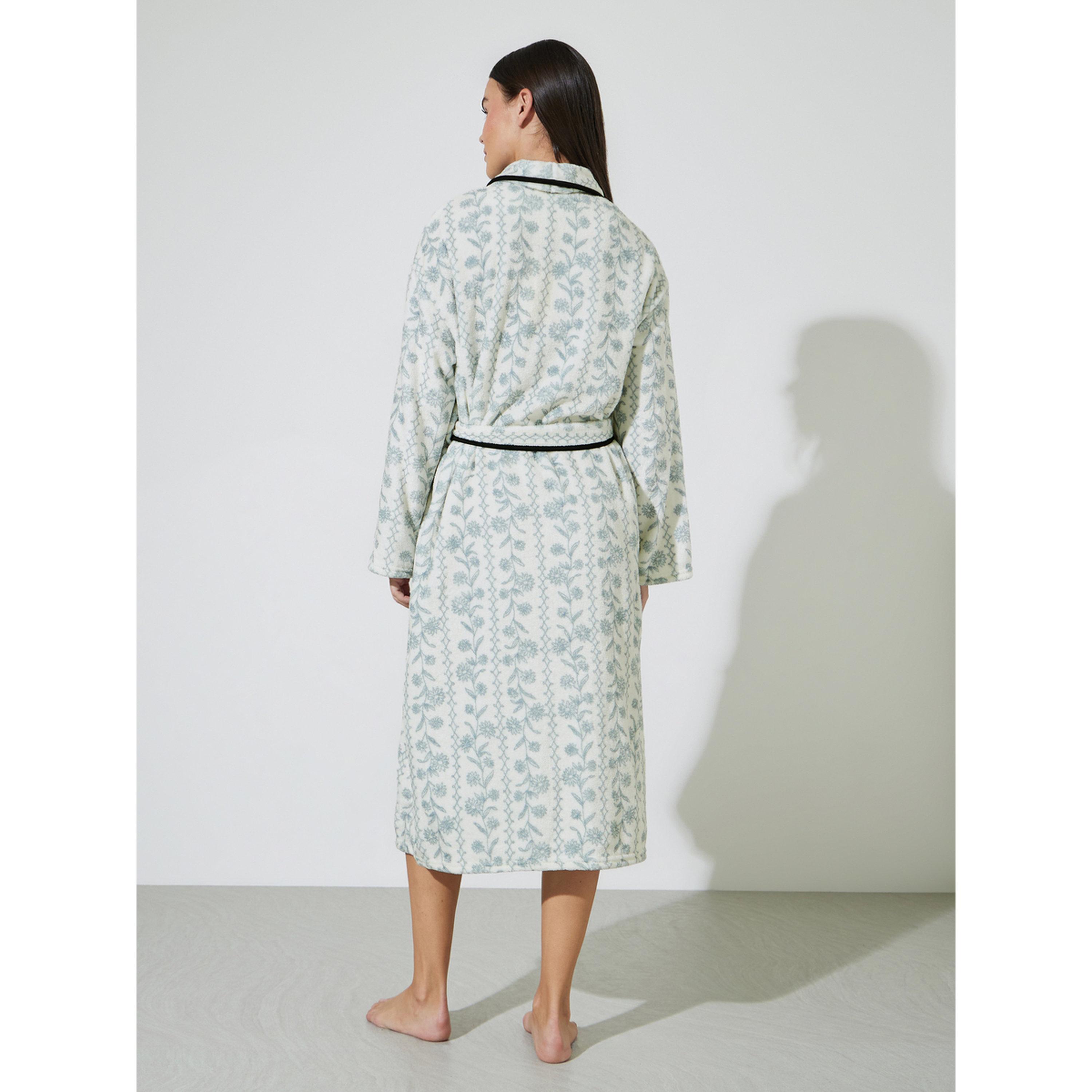 Styli Cream Fleece Sketchy Floral Piped Edge Robe-women-clothing-nightwear-robes-image-4