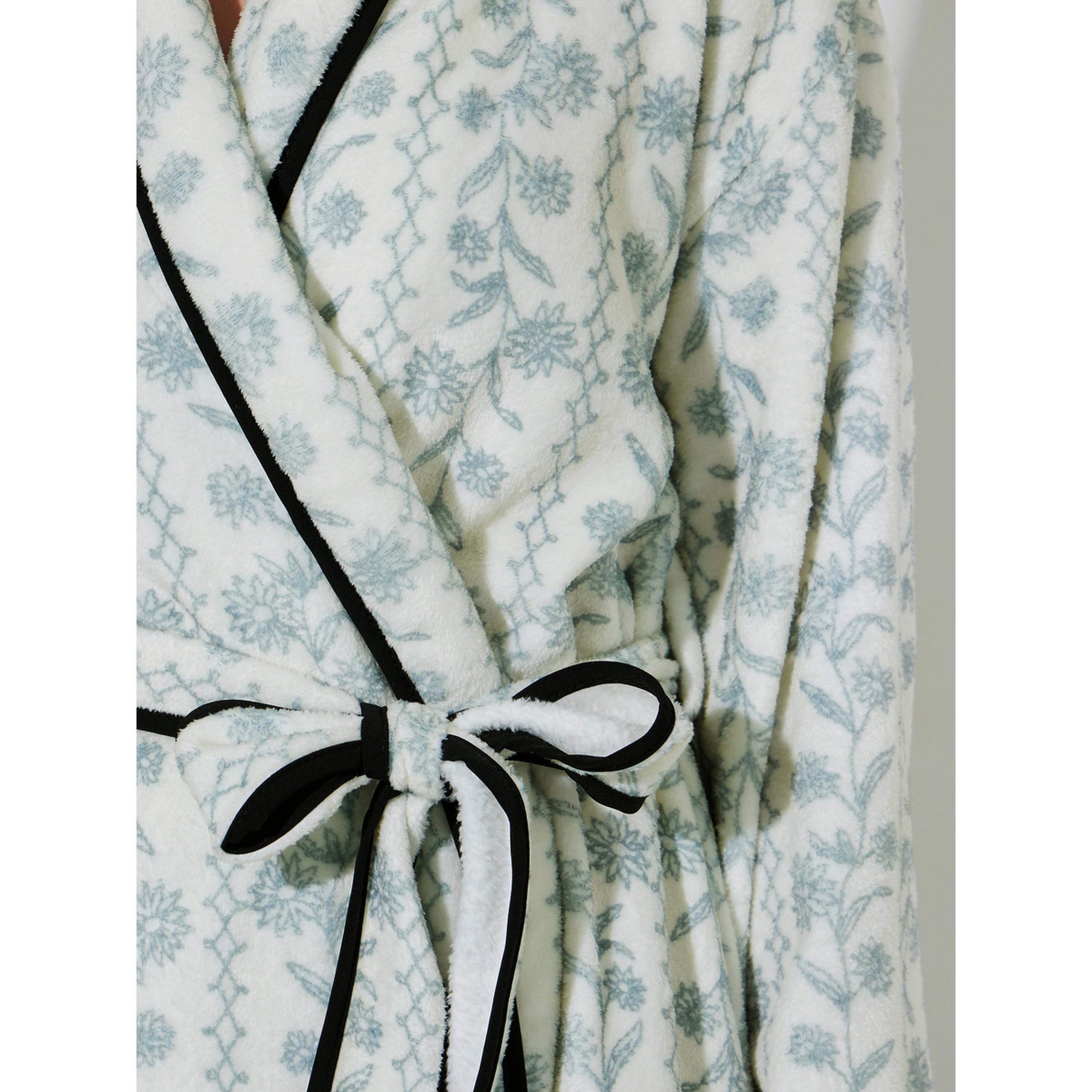 Styli Cream Fleece Sketchy Floral Piped Edge Robe-women-clothing-nightwear-robes-image-5