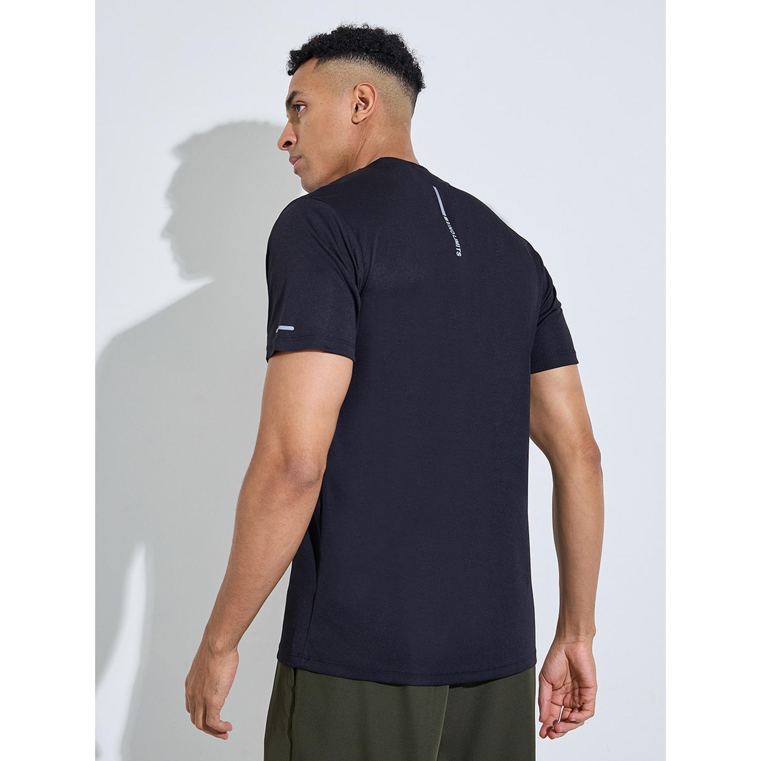 Styli Black Regular Fit Activewear T-Shirt with Front and back Reflector Print-men-clothing-sportswearandactivewear-tshirtsandpolos-image-3