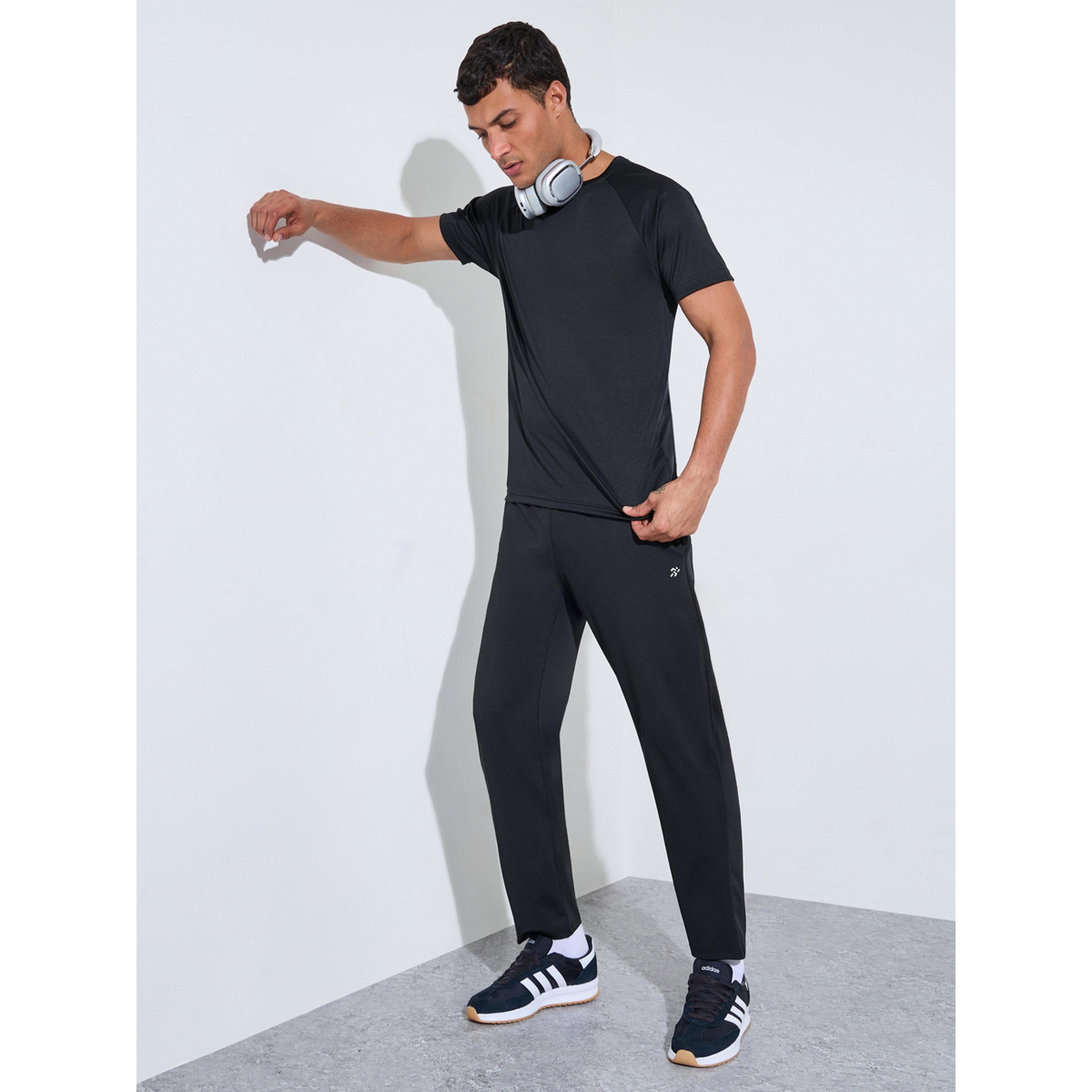 بنطال رياضي سادة باللون الأسود-men-clothing-sportswearandactivewear-bottoms-image-2