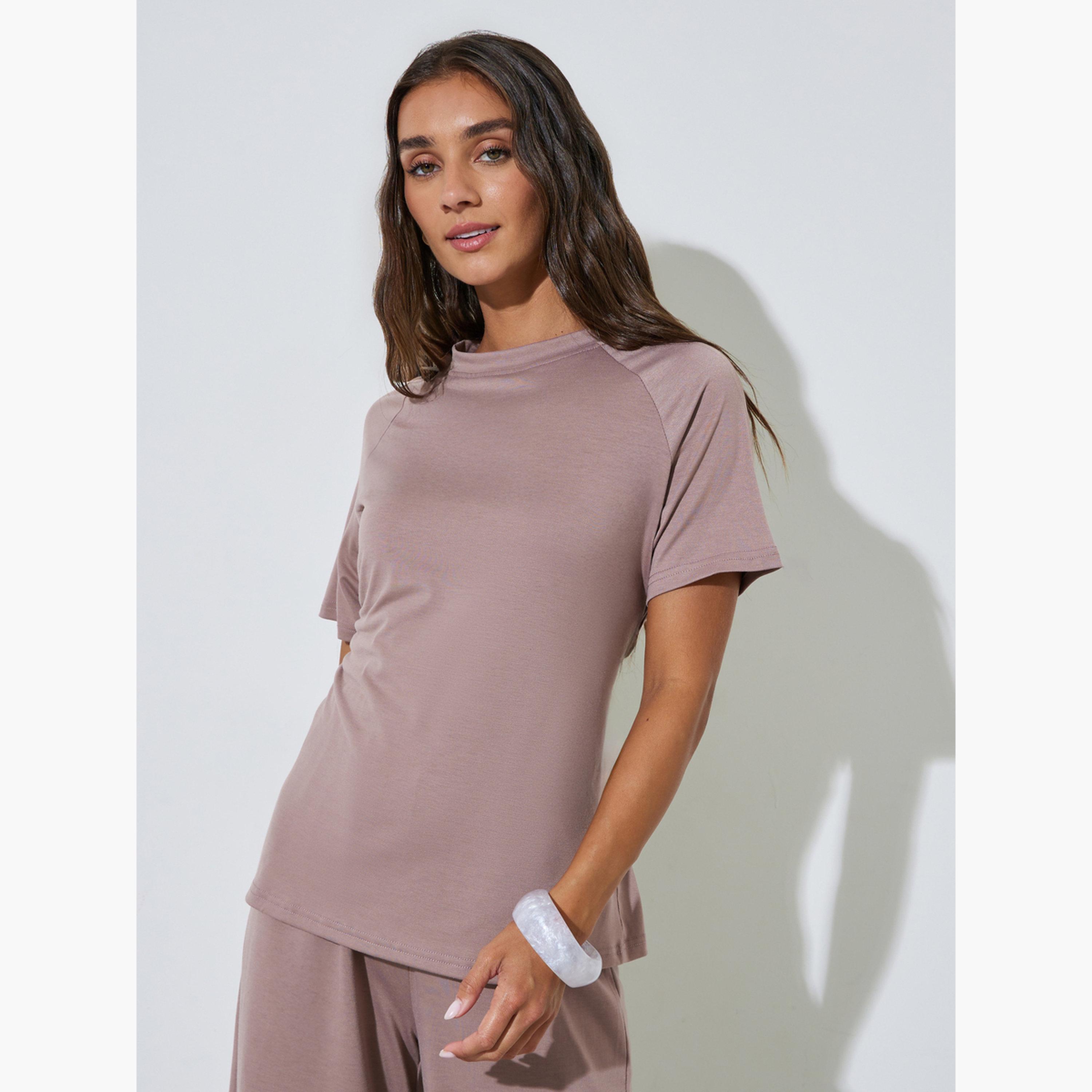 طقم منسق من بنطال بأرجل واسعة وبلوزة بحمالات ورباط خلفي بلون سادة-women-clothing-coordsets-image-2