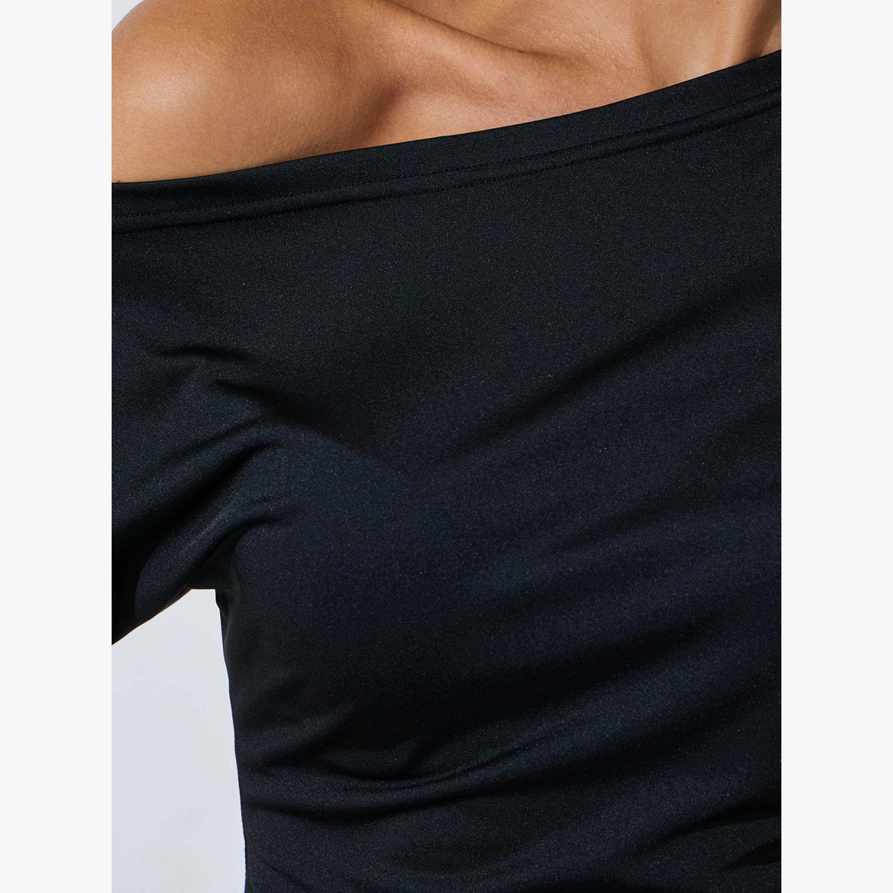 تيشيرت أسود بياقة غير متماثلة الطول وقصة عادية-women-clothing-tshirts-image-5