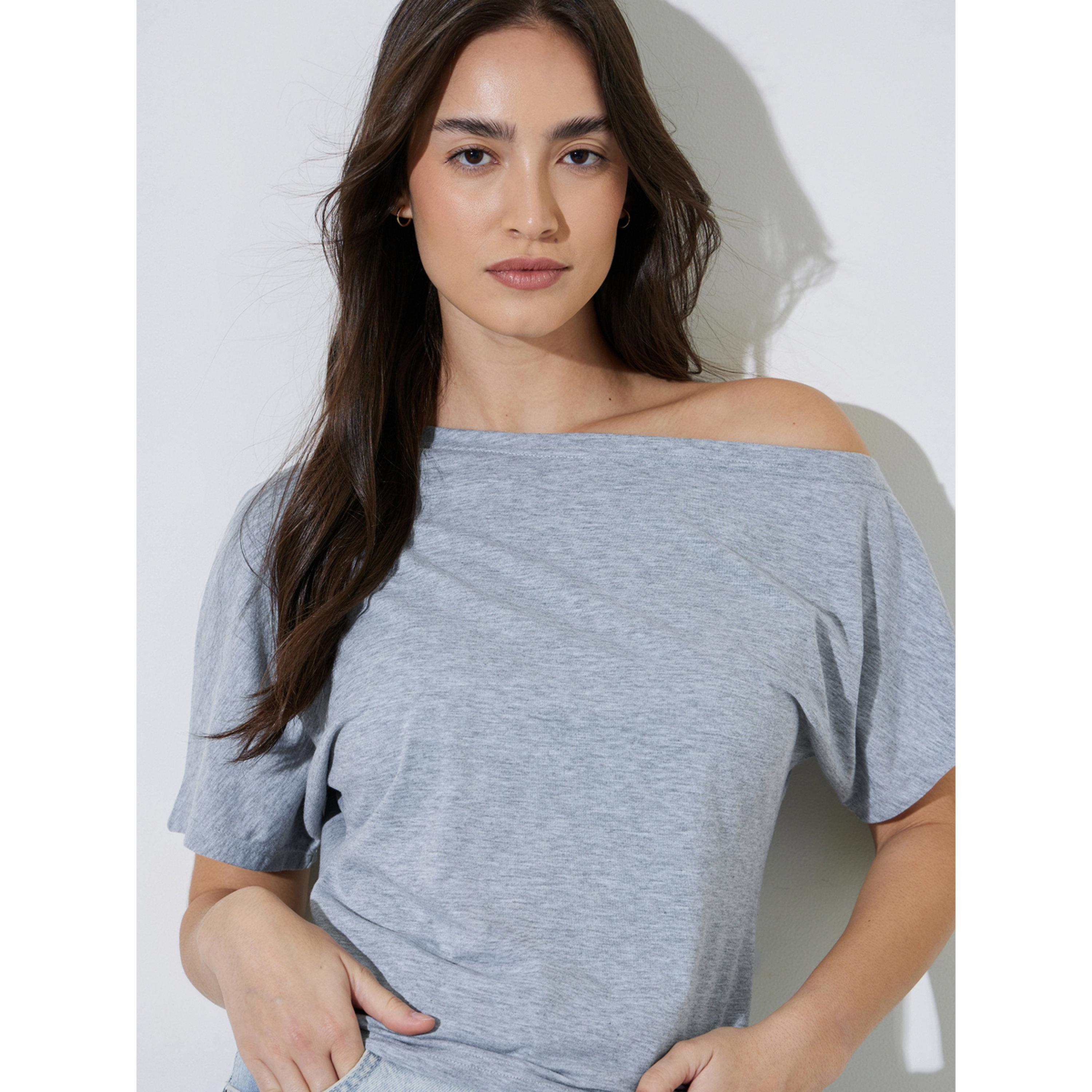 تيشيرت بقصة مستقيمة وكتف غير متماثل سادة باللون الرمادي-women-clothing-tshirts-image-4
