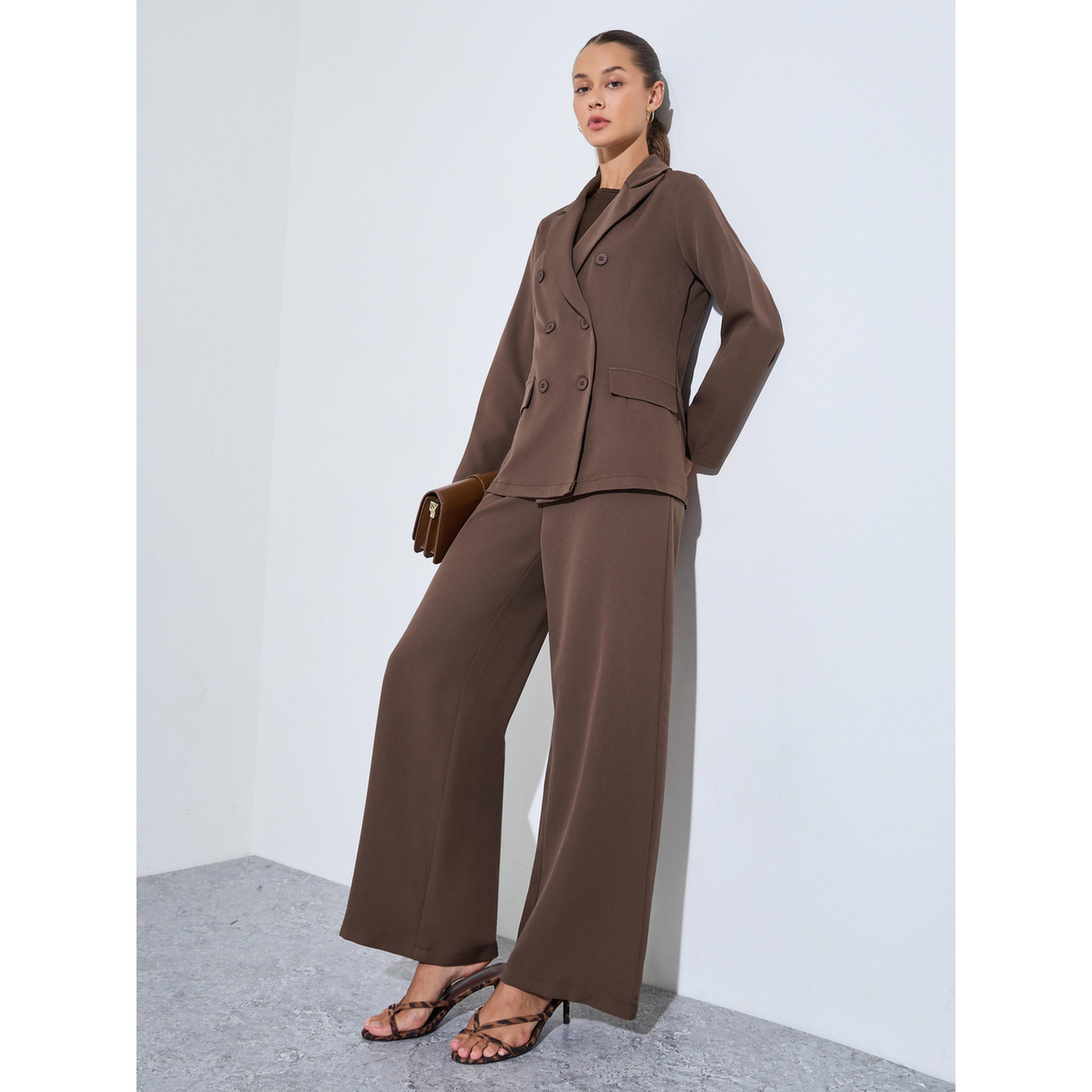 مجموعة من بنطال بأرجل واسعة وبليزر بصفين من الأزرار سادة باللون البني-women-clothing-coordsets-image-1