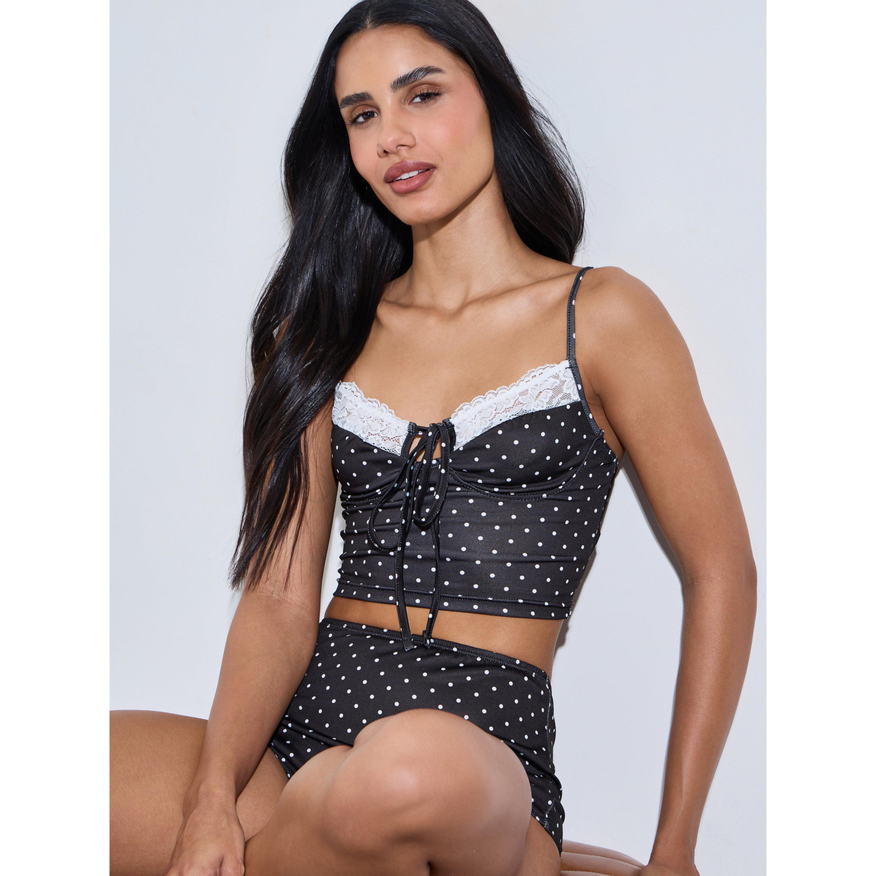 طقم لانجري من شورت وبلوزة كامي بتفاصيل دانتيل ونقط بولكا - أسود-women-clothing-lingerie-lingeriesets-image-5