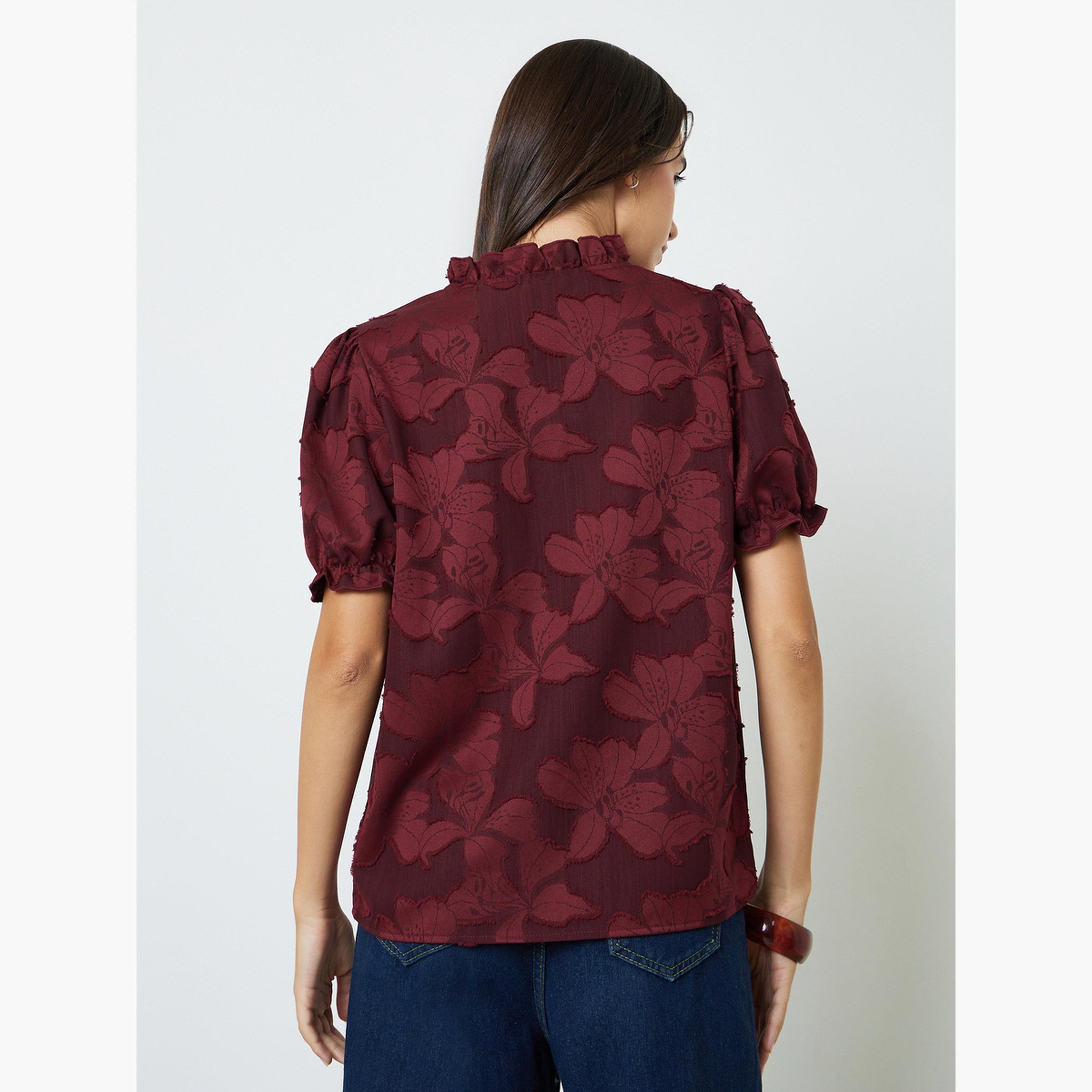 بلوزة بأكمام قصيرة وتفاصيل بارزة الملمس وطبعة زهور باللون العنابي-women-clothing-shirtsandblouses-blouses-image-3