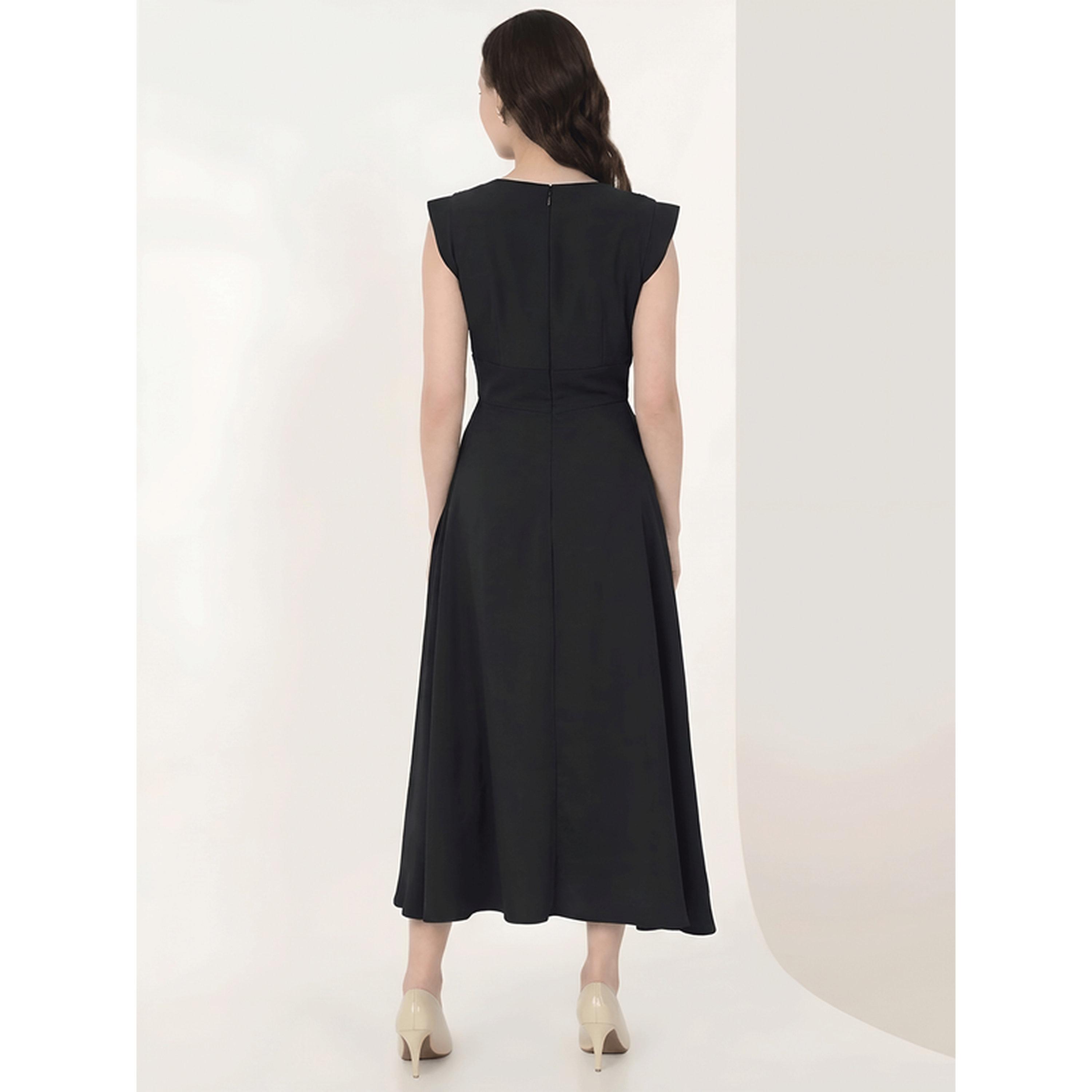 فستان ميدي واسع بقصة متناسقة وتفاصيل زم وأكمام كاب-women-clothing-dresses-image-4