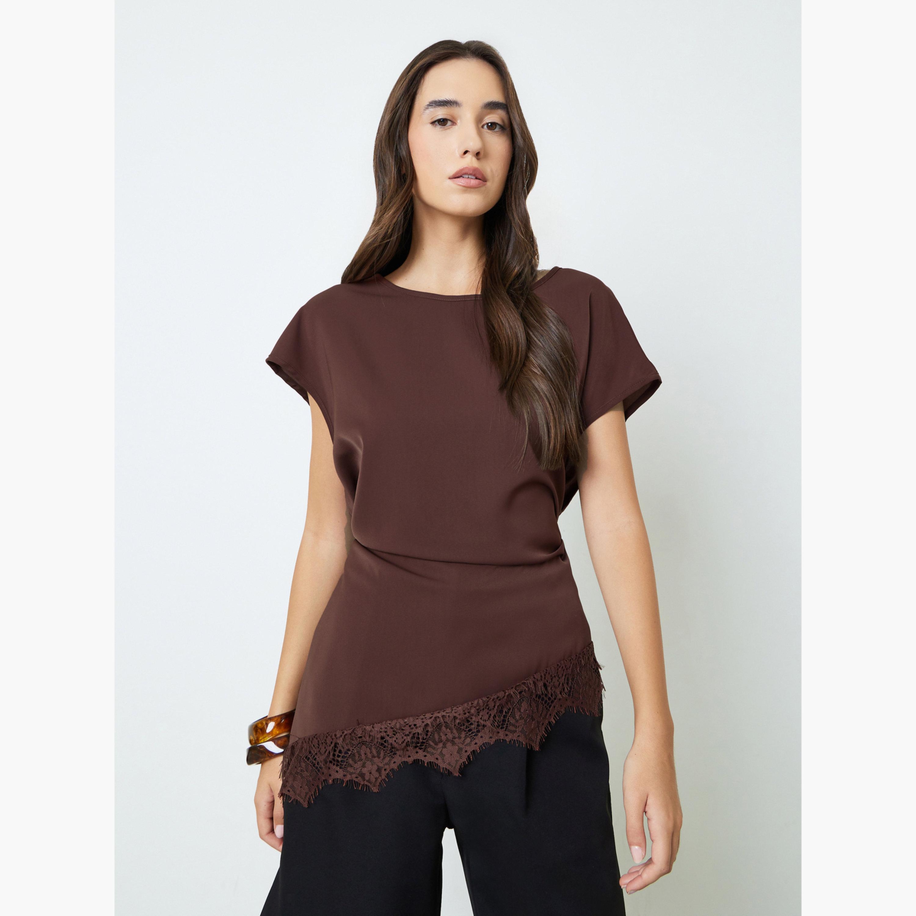 بلوزة غير متناظرة بتفاصيل دانتيل باللون البني-women-clothing-shirtsandblouses-blouses-image-1