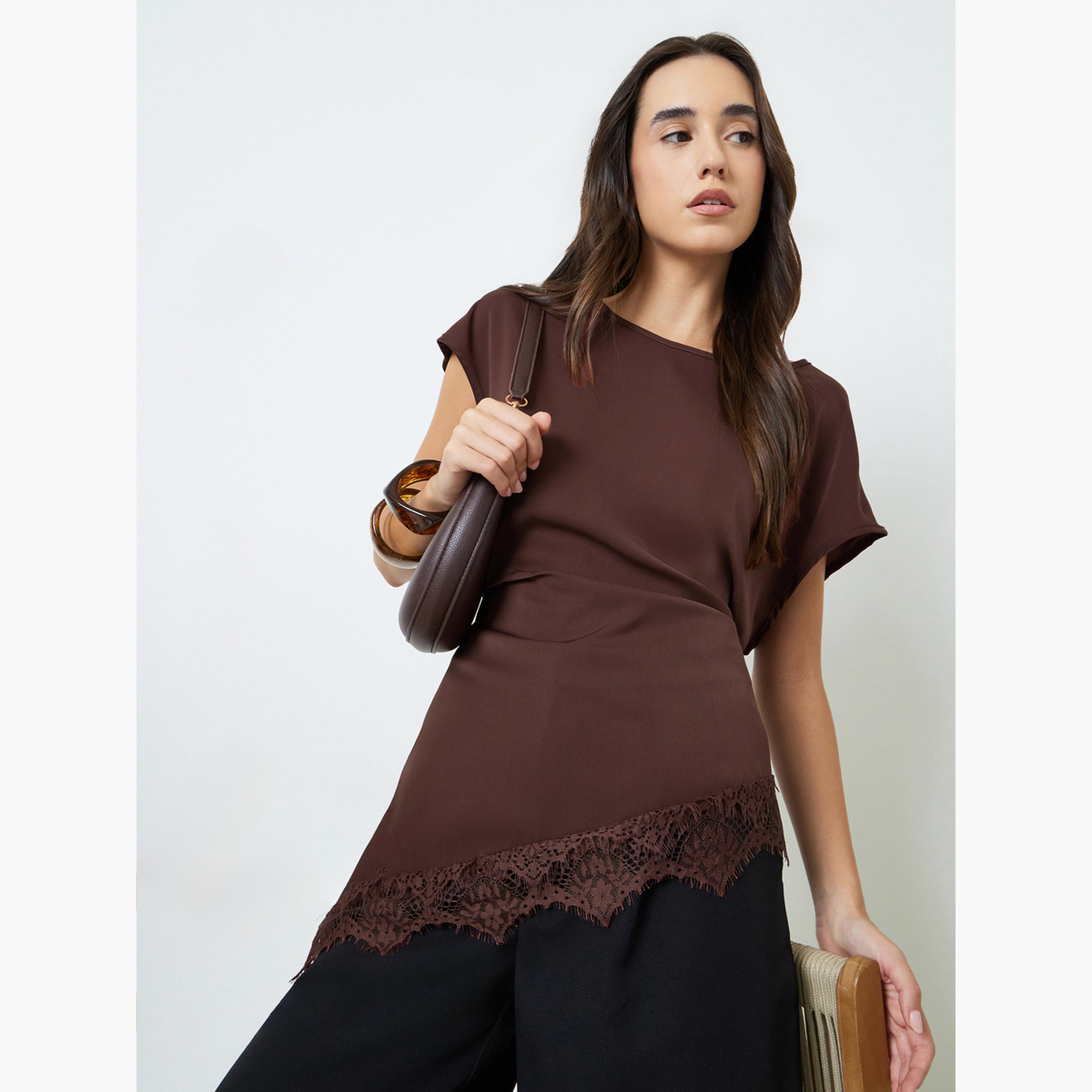 بلوزة غير متناظرة بتفاصيل دانتيل باللون البني-women-clothing-shirtsandblouses-blouses-image-4