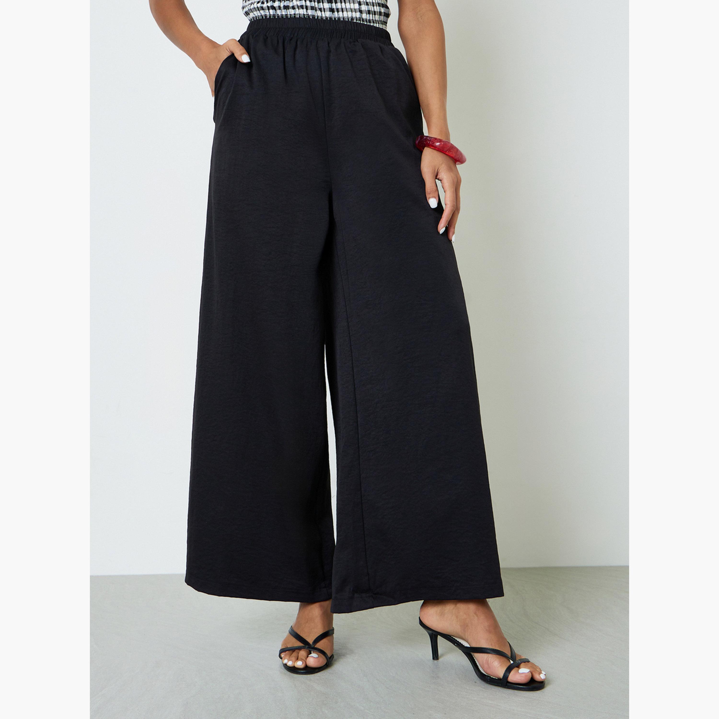بنطال بلازو بجيوب وأرجل واسعة باللون الأسود-women-clothing-joggers-image-1