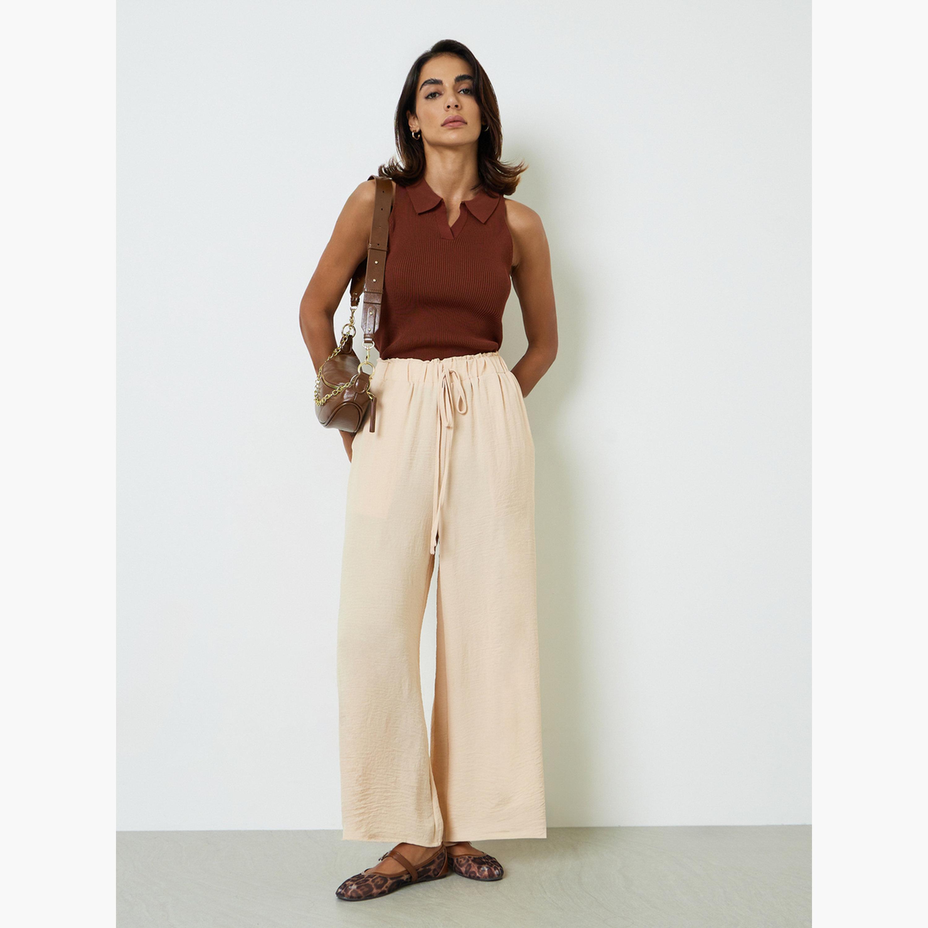 بنطال برباط شد وأرجل واسعة باللون الأسود والأبيض-women-clothing-joggers-image-2