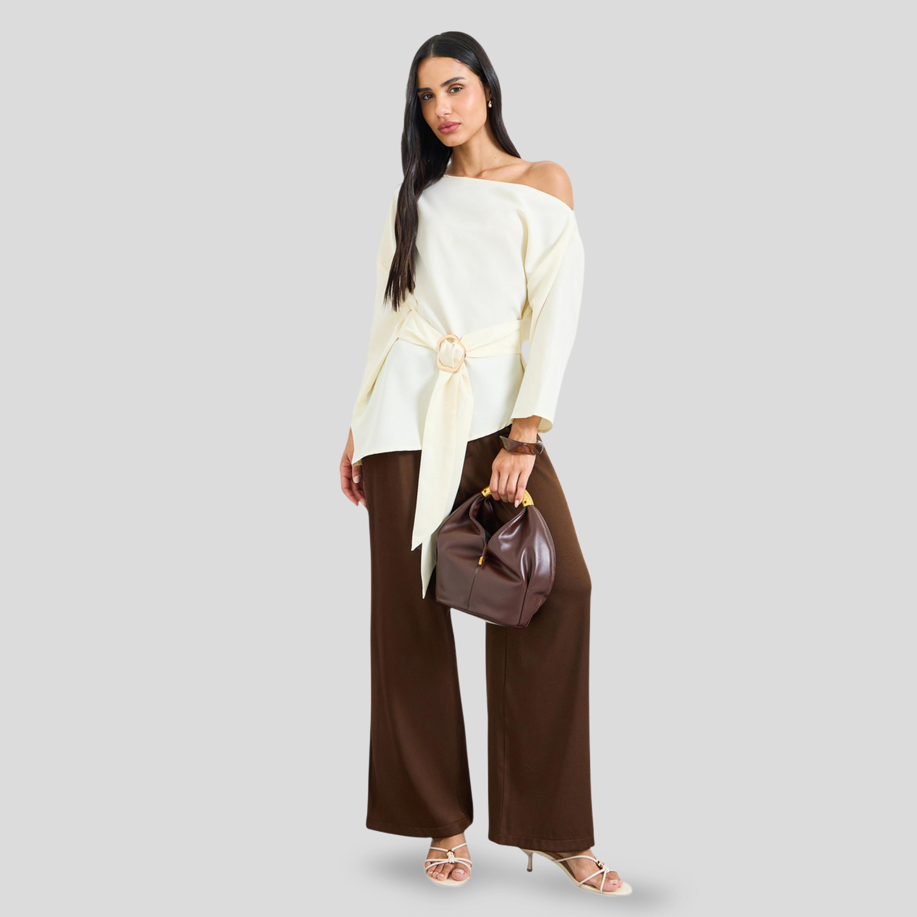 بلوزة بقصة عادية وأكمام طويلة وتفاصيل حلقة باللون البيج-women-clothing-shirtsandblouses-blouses-image-2