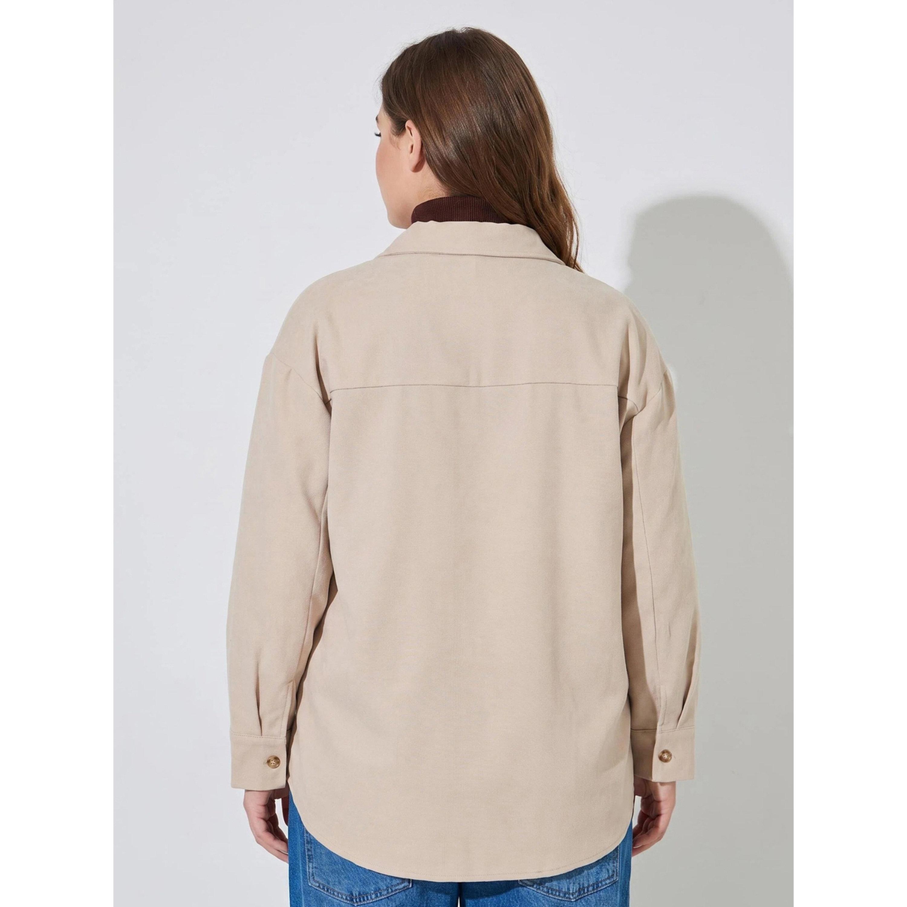 بلوزة سادة بأكمام طويلة وتفاصيل جيوب بمقاس كبير باللون البيج-women-clothing-shirtsandblouses-shirts-image-3